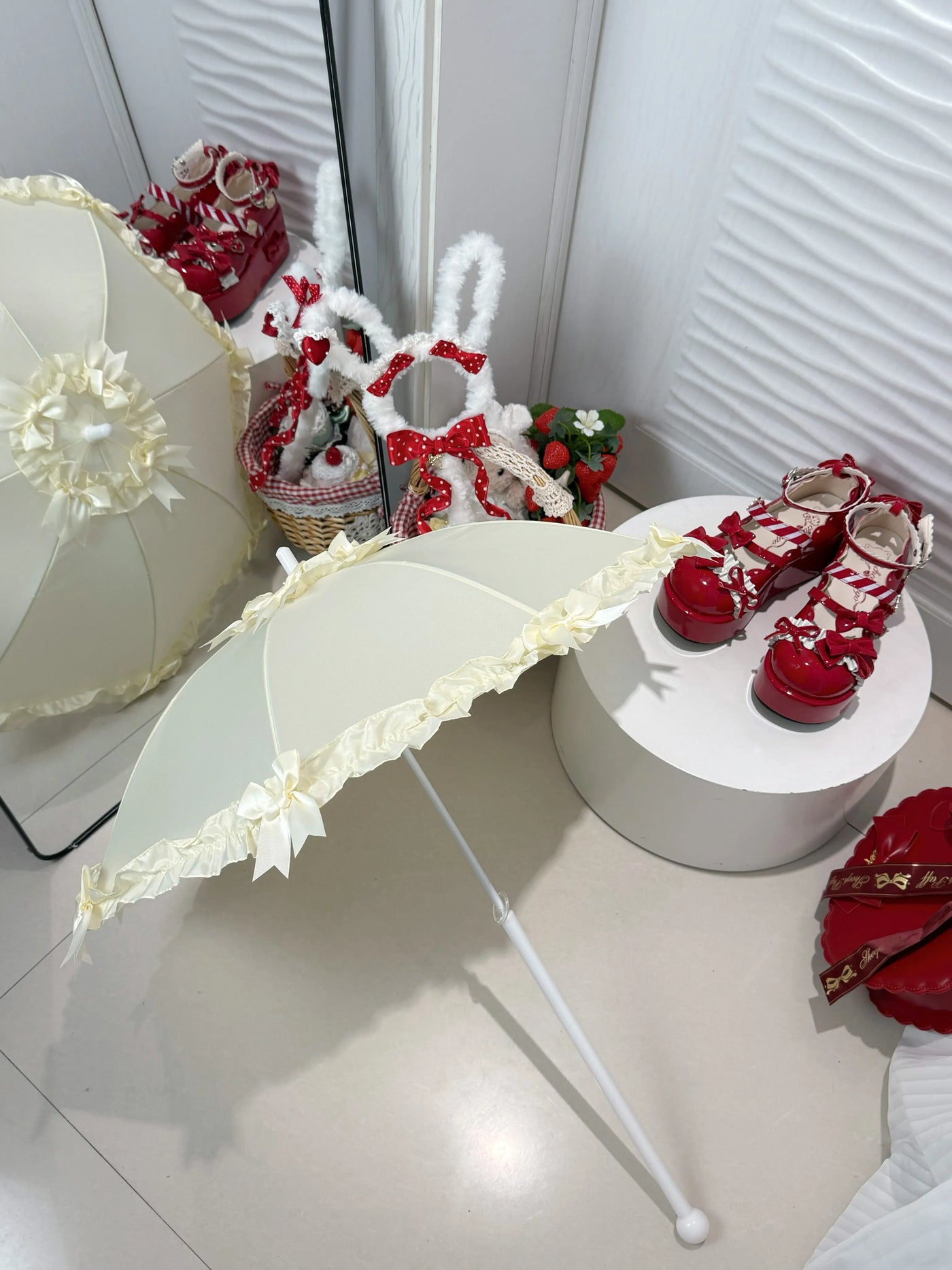 Fantasy Doll - Princess Bow - Yellow umbrella with ruffled lace edging and bow details