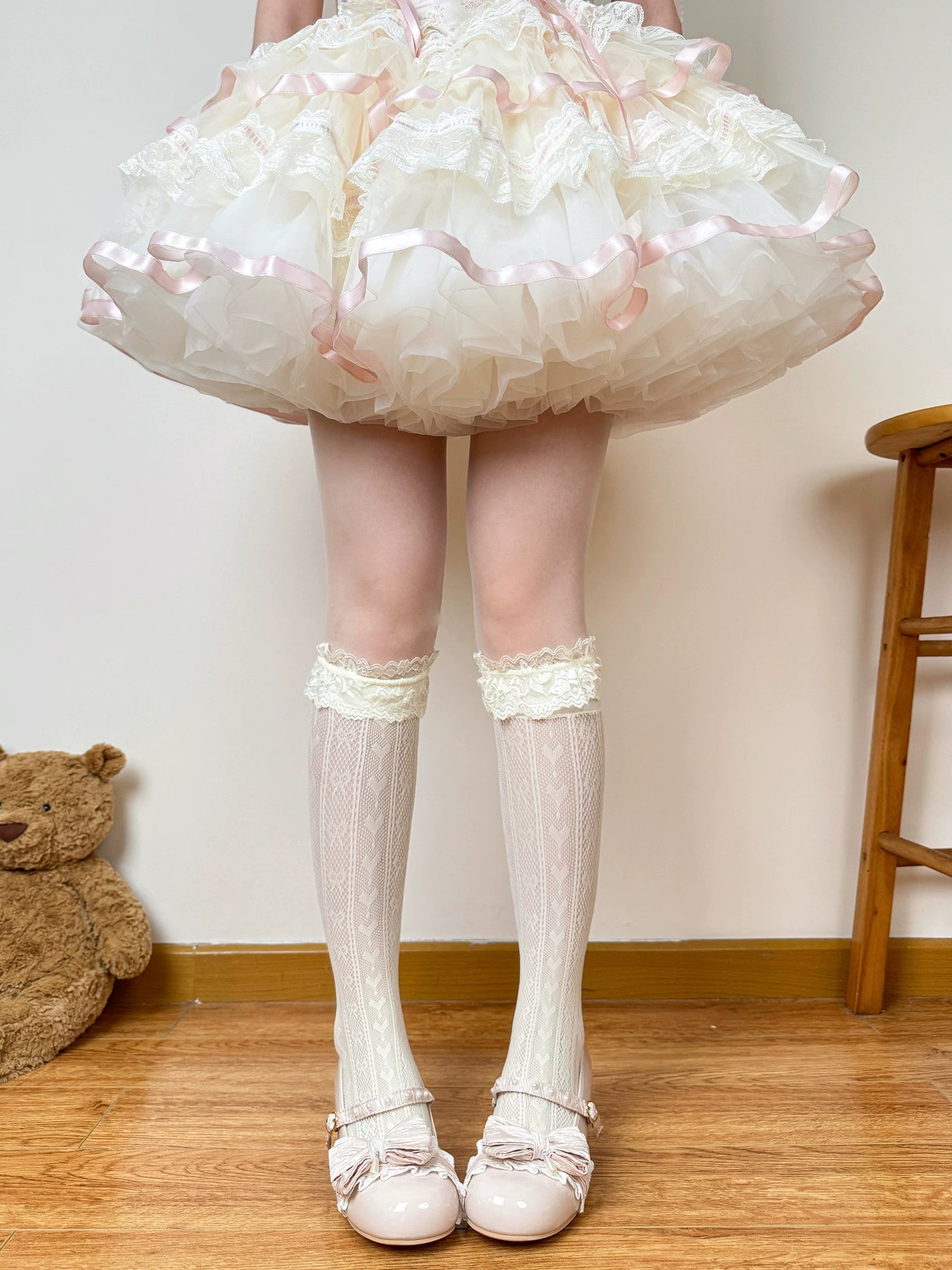 Chubby Bear Tales - Sophia Ballet - Milky-Yellow Mid-Calf Lace Bow Slouch Socks