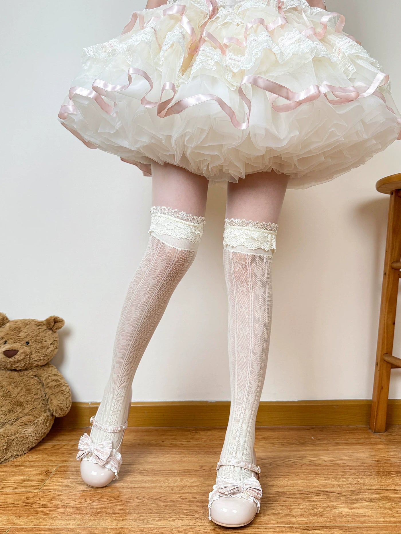 Chubby Bear Tales - Sophia Ballet - Milky-Yellow Mid-Calf Lace Bow Slouch Socks