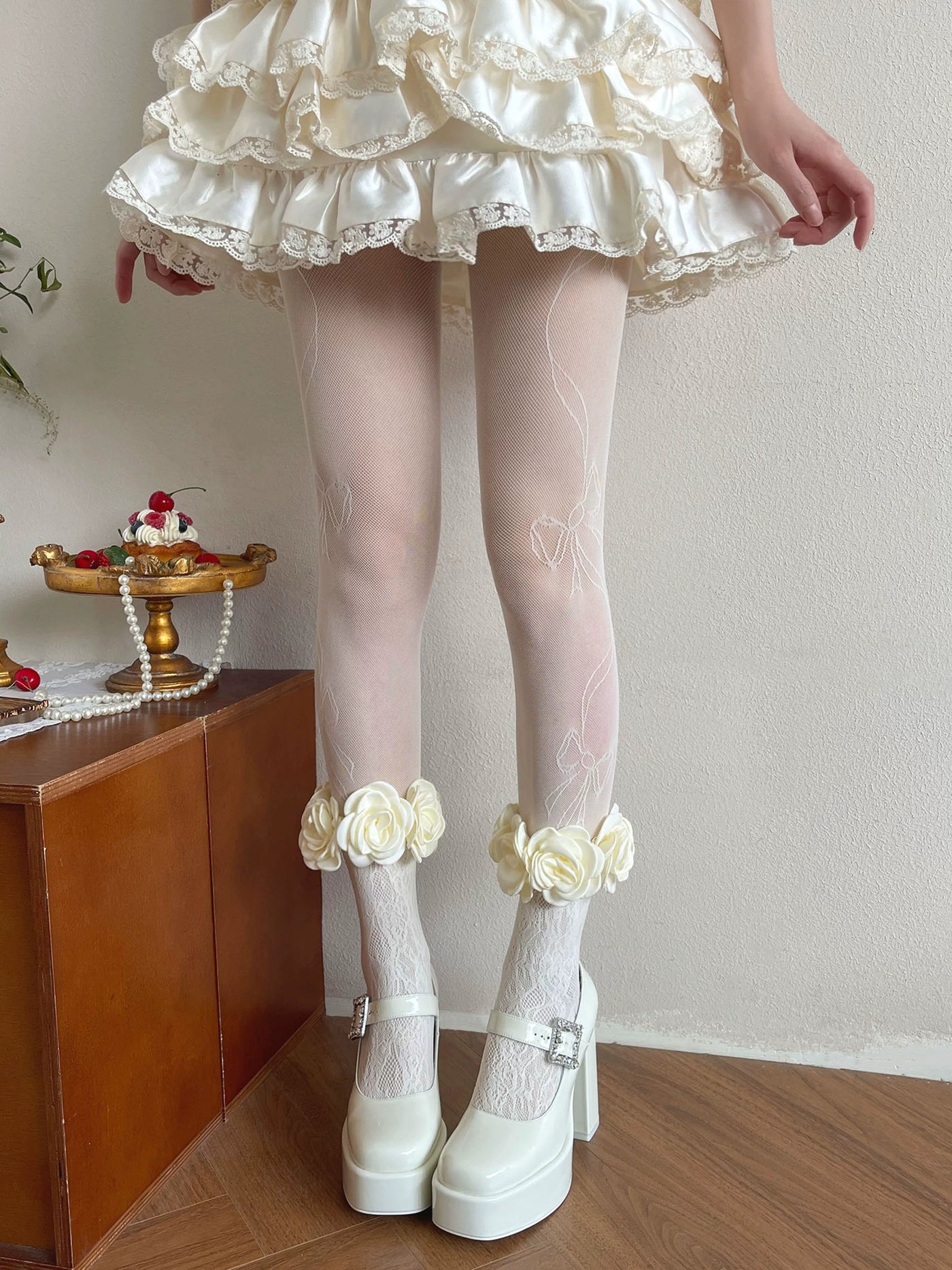 Sock Noble - Vintage Camellia - Cream Pantyhose with Lace Patterning and Floral Bands