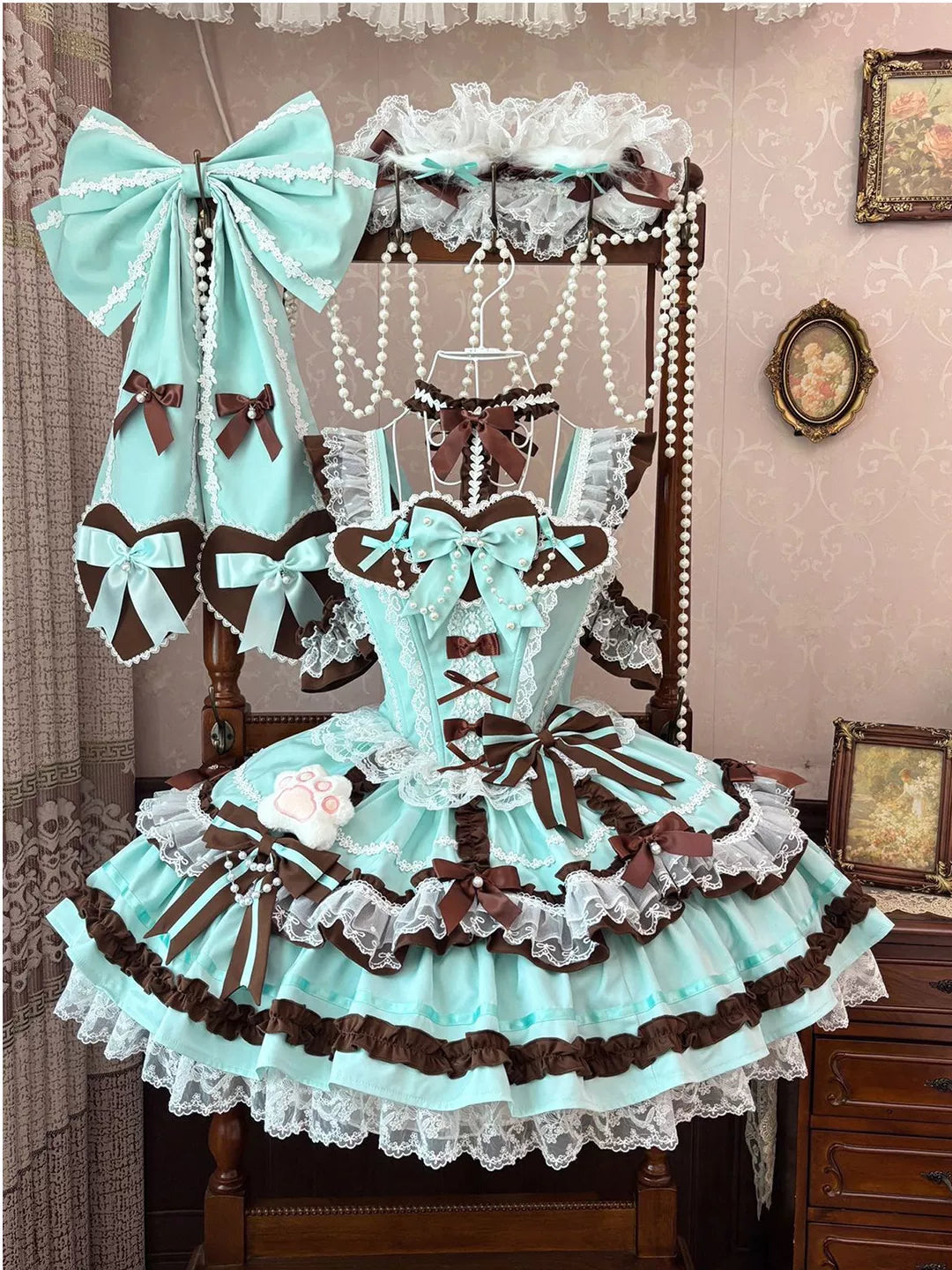 Creamy mint-and-chocolate JSK full set with layered lace skirt, bows and accessories on a mannequin