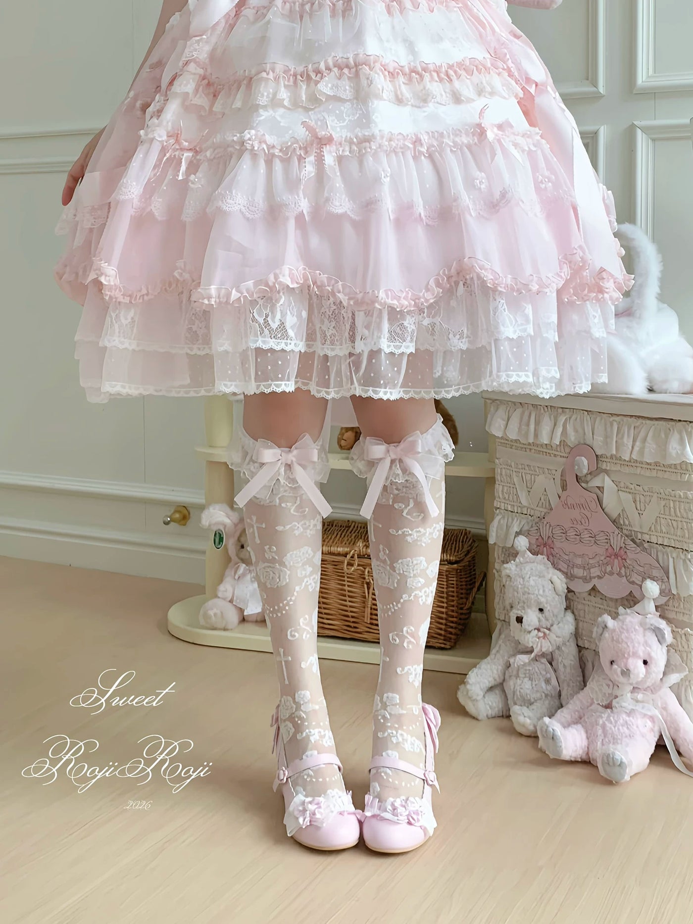 ROJI Winding Rose Sheer Lace Lolita Socks – detail view 4