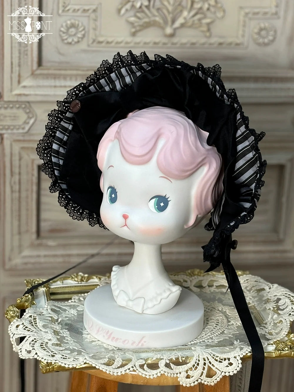 Classical Chocolate - Classic Lolita Accessory Bowler Hat BNT Beret Jabot BNT - Black