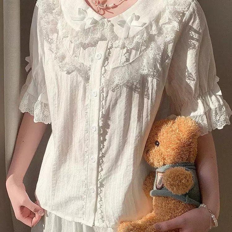 Sweetheart Dream Machine - Lace Collar - Cotton blouse with a Peter Pan collar