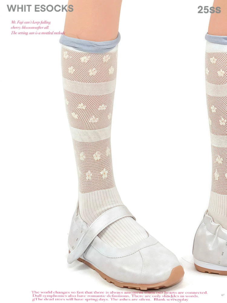 White openwork flower-motif socks with gray and blue-trim colour options