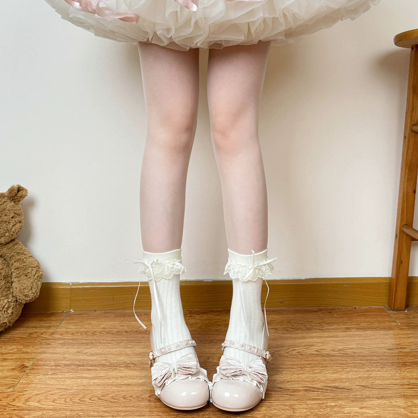 Chubby Bear Tales - Cream Ballet Lace - Bow-Trimmed Lolita Socks