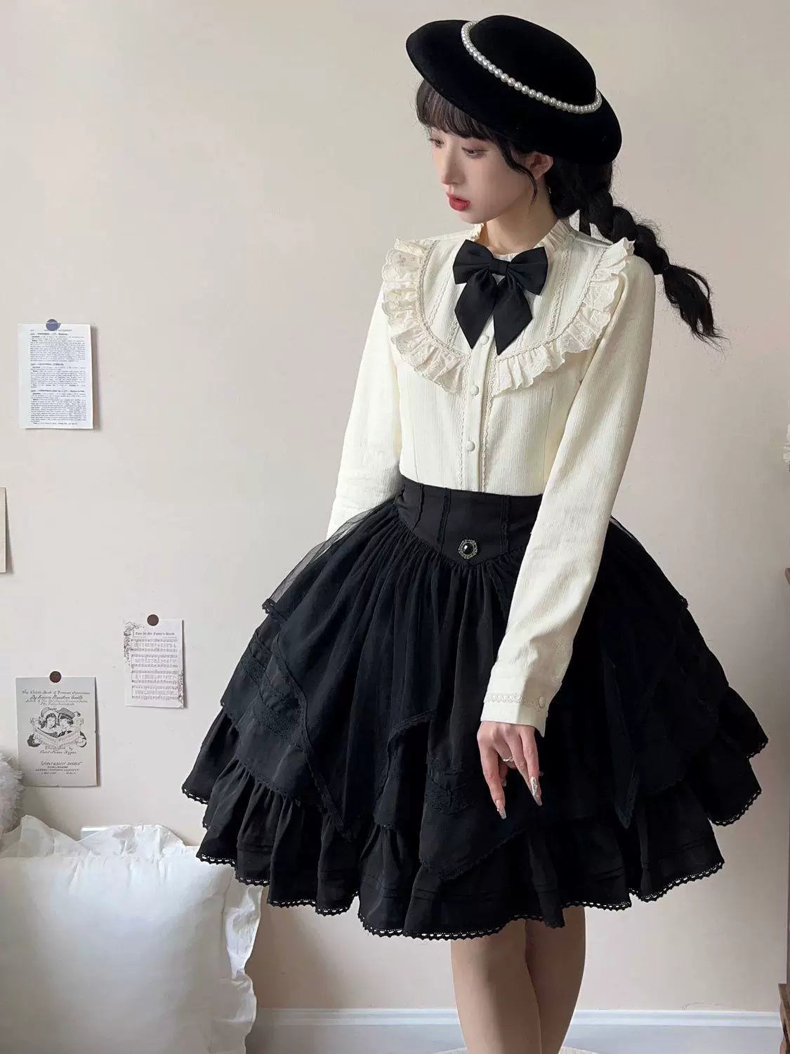 Sweetheart Dream Machine - Heiress Collar - Long-sleeve blouse with a ruffled lace collar