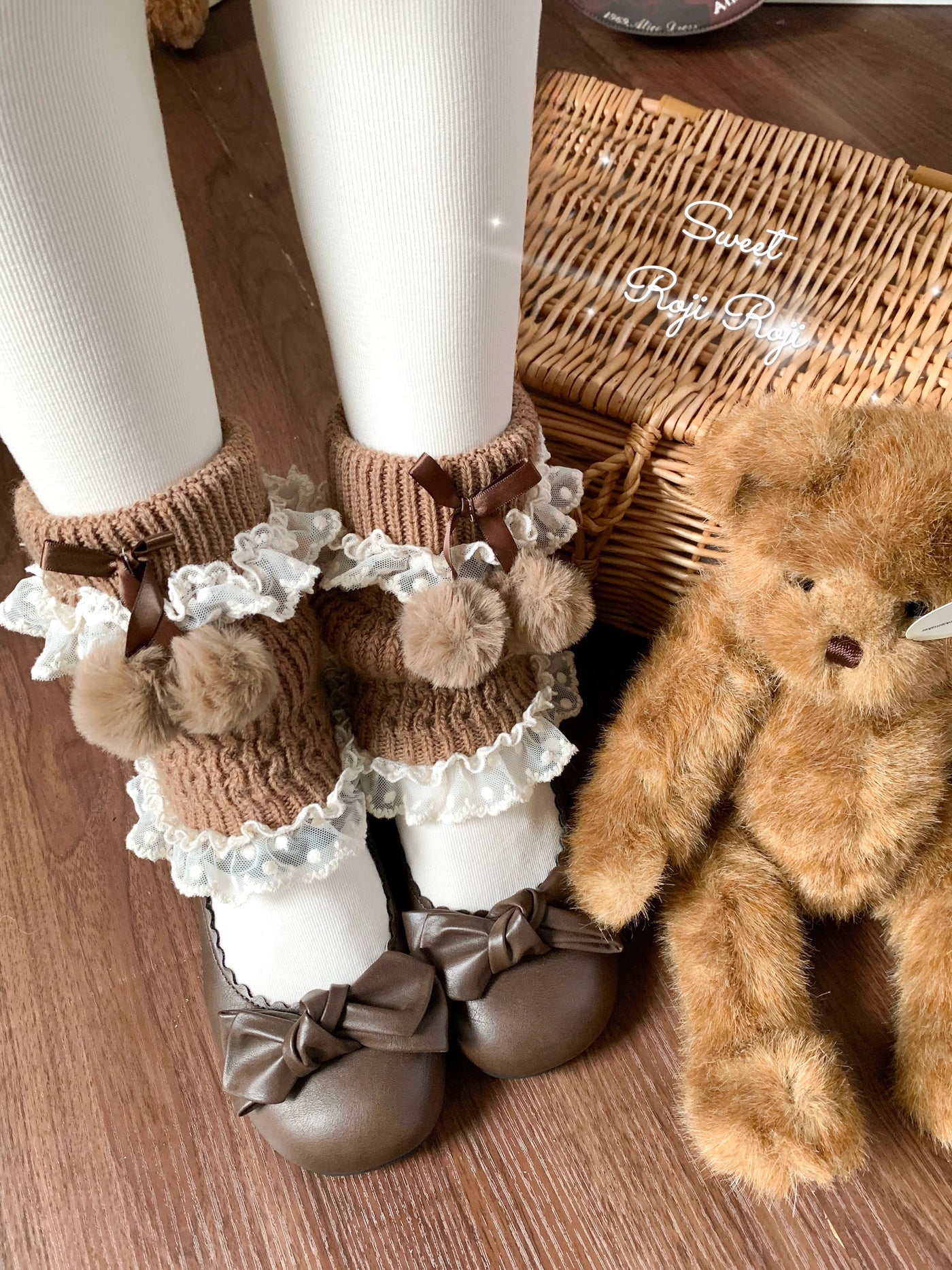 Roji Roji - Kawaii Lolita Leg Warmers - Pom-Pom Accented Bow Socks