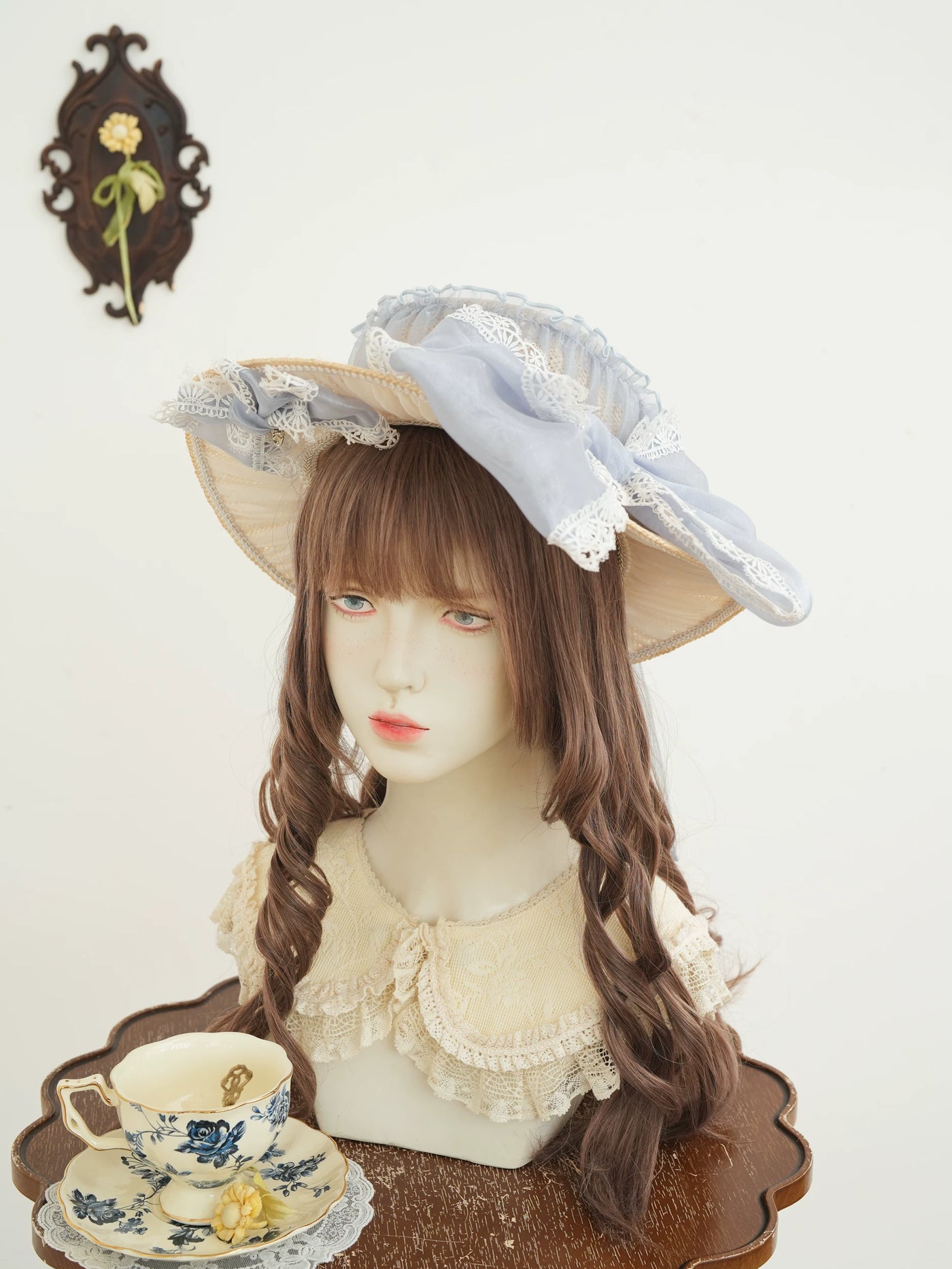 Star Box - Fresh Lace Bow - Natural Straw Hat with Lace Trim