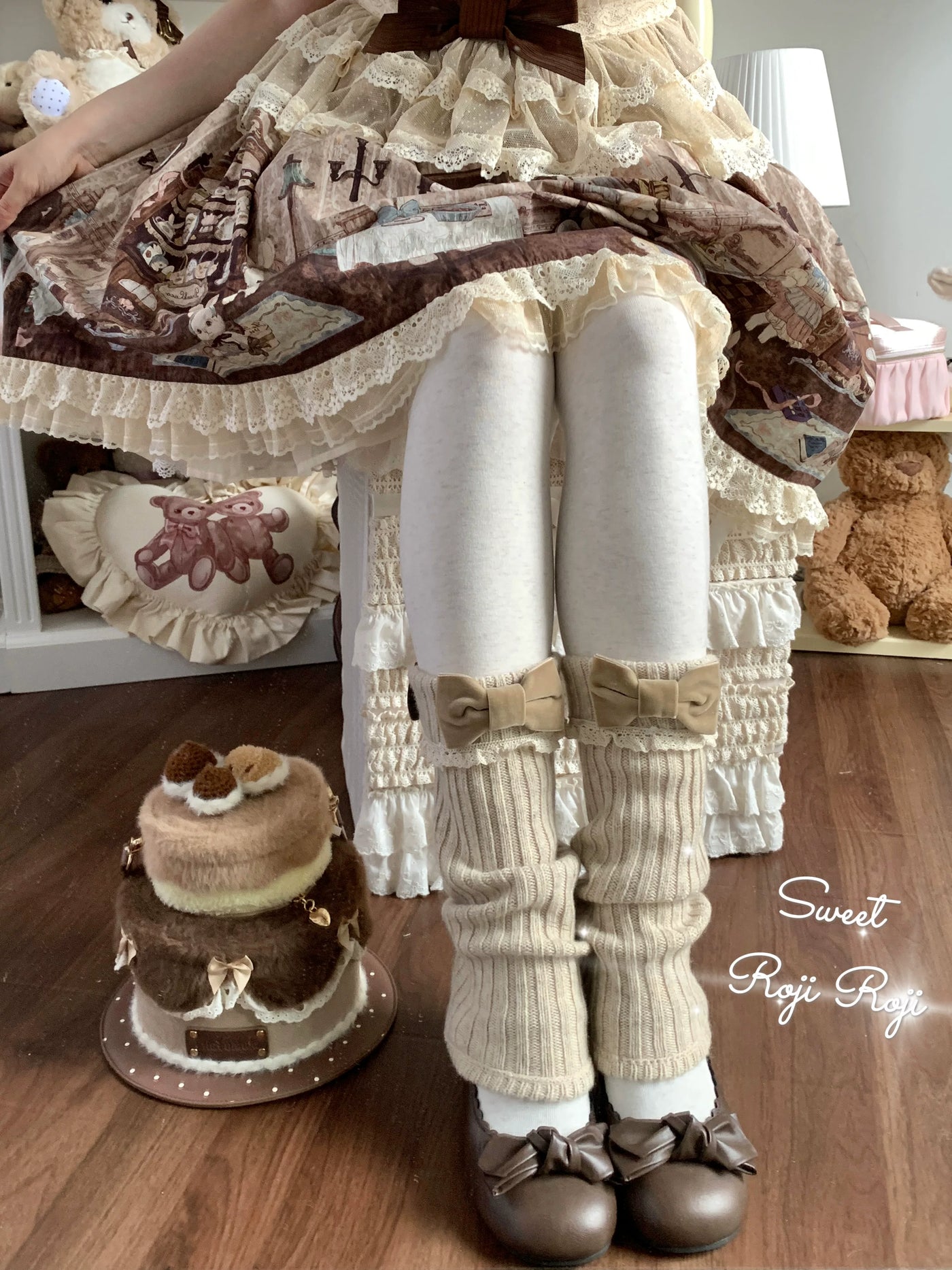 Khaki ribbed knit leg warmer with yellow-brown bow and scalloped lace trim