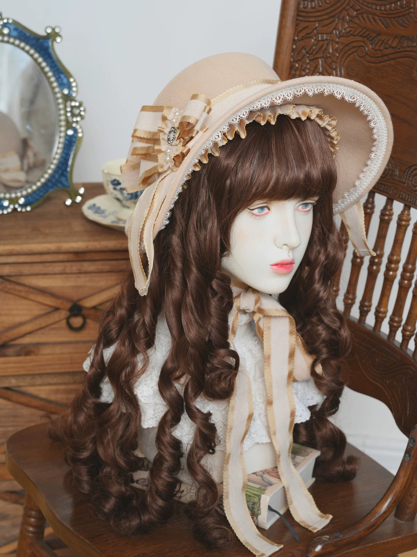 Star Box - Pearl Lady - Broad-Brim Bonnet with a Side Bow