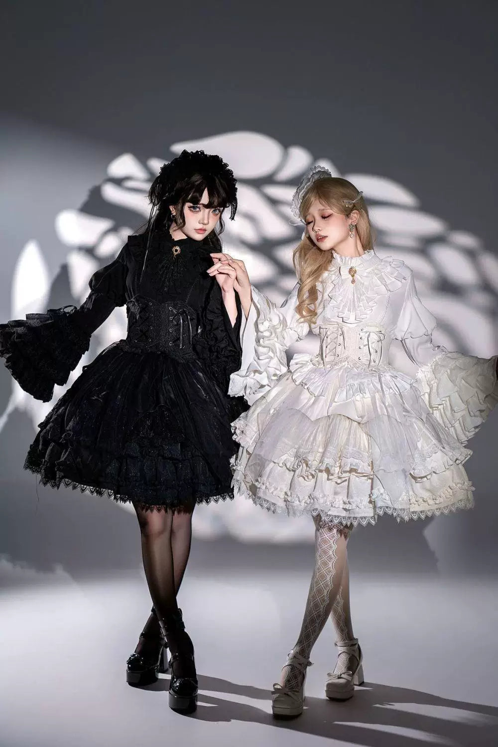 Sweetheart Dream Machine - Vintage Court Gothic - Hime-Sleeve Blouse with a Ruffled Bib