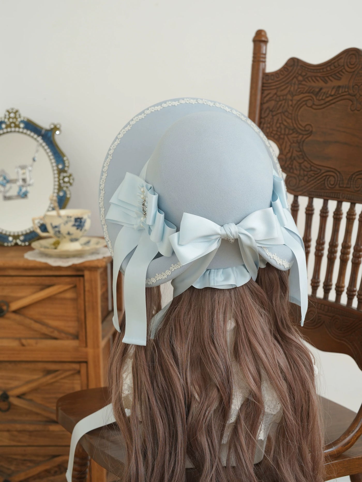 Star Box - Pearl Lady - Broad-Brim Bonnet with a Side Bow