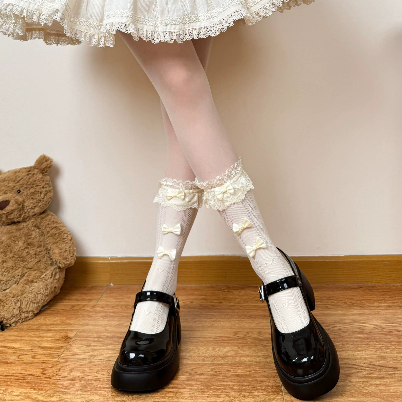 Chubby Bear Tales - Cream Lace Bow Collection - Named-Style Lace Socks