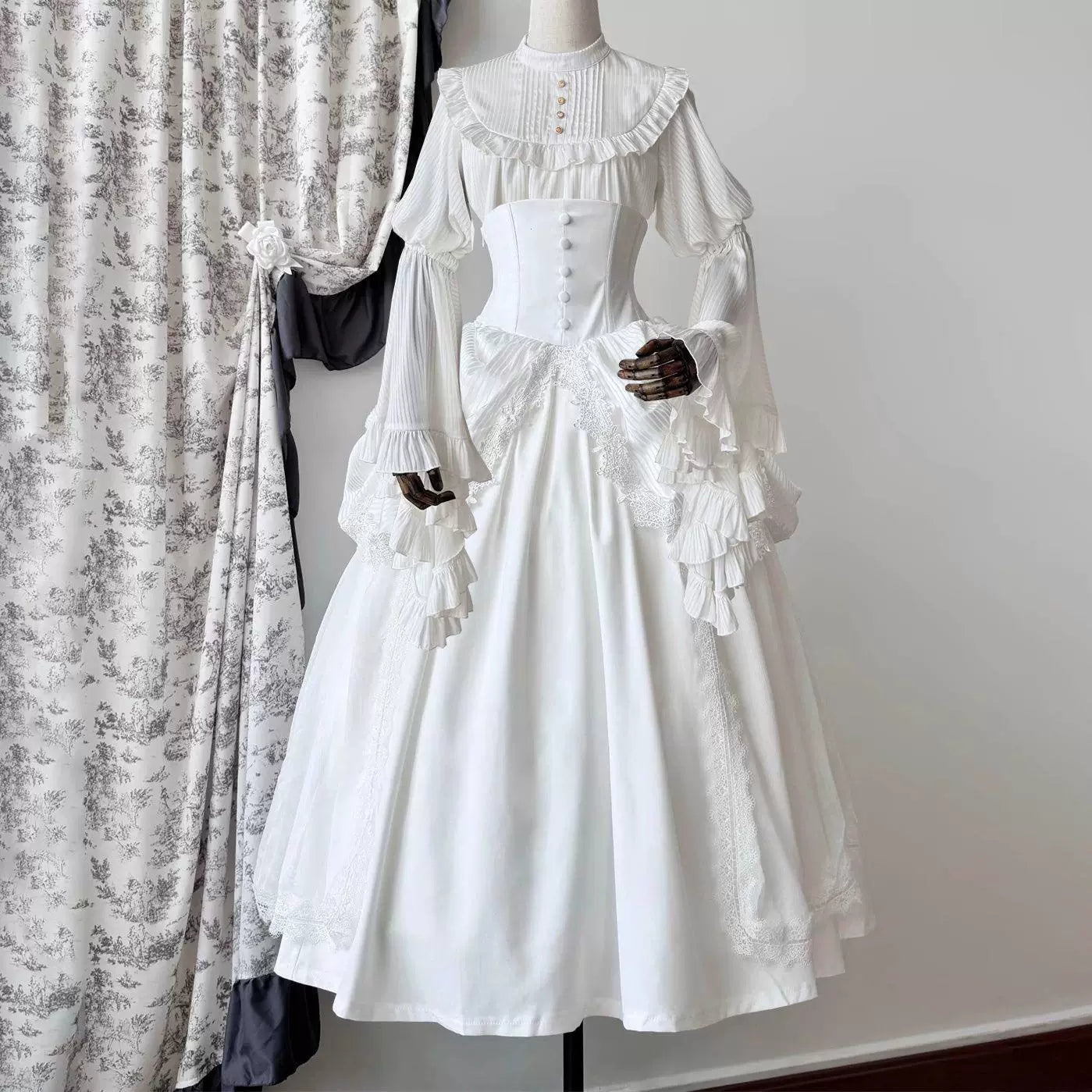Sweetheart Dream Machine - Dreamwalk Gothic - Blouse and Skirt Set with Flared Ruffle Sleeves