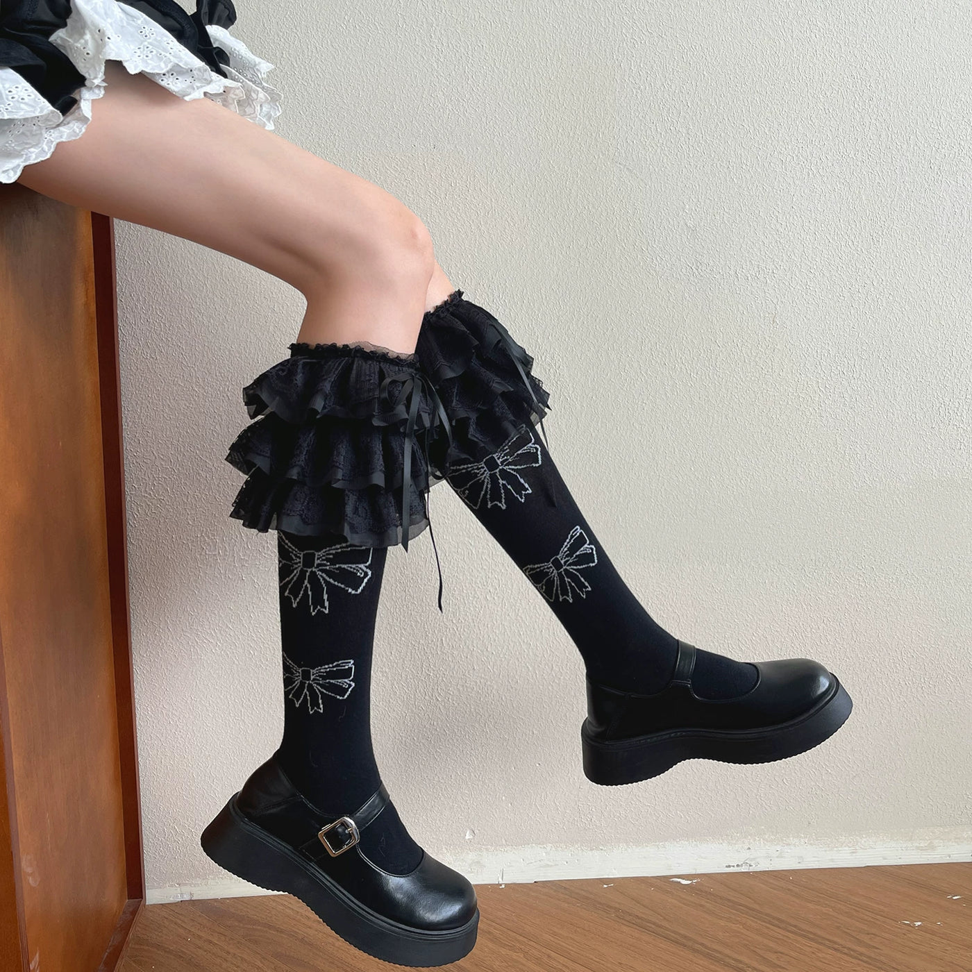 Sock Noble - Tiered lace bow mid-calf socks - Socks