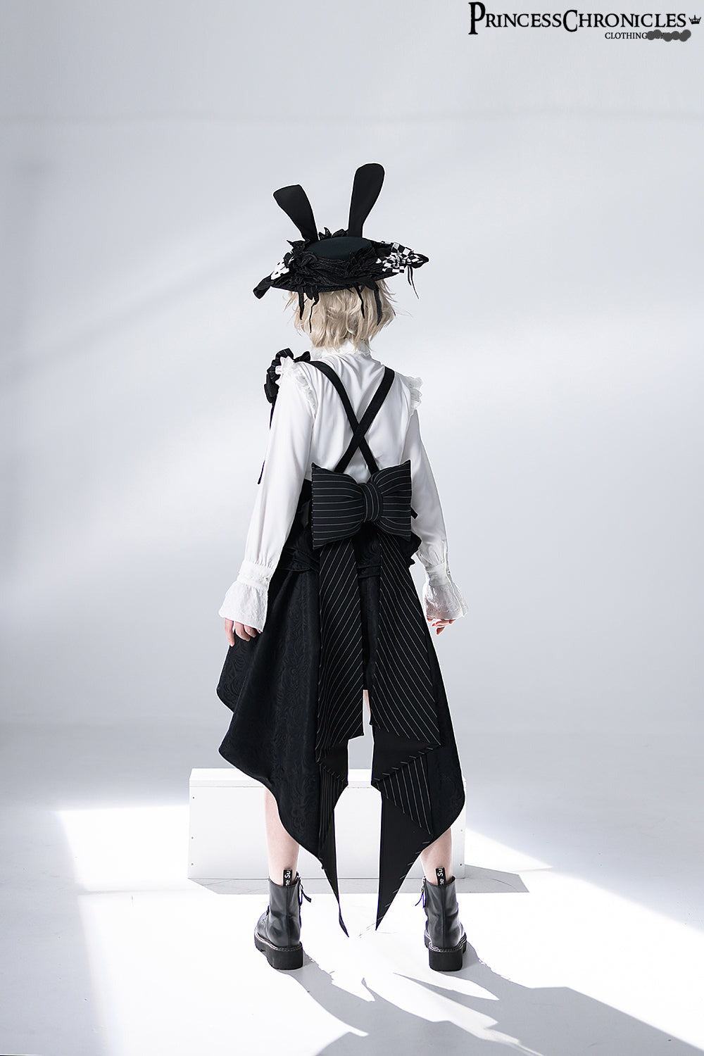 Princess Chronicles - Rabbit Theater - Ouji Lolita White Blouse and Striped Shorts Set