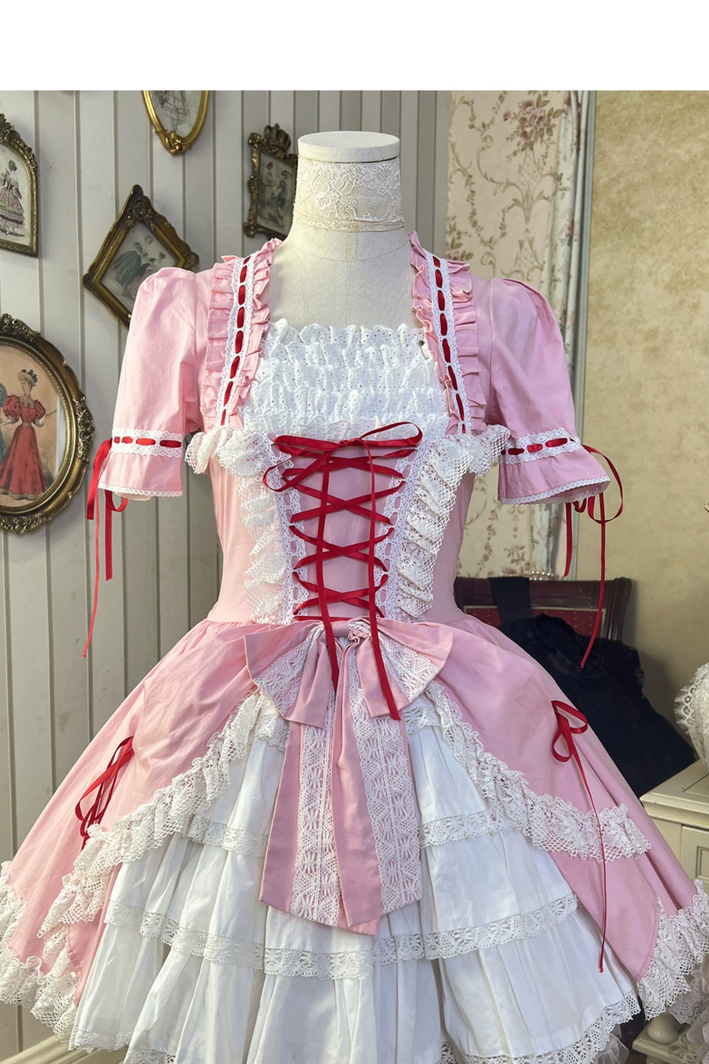 LACE GARDEN Miss Rila black-and-white OP dress with hime sleeves, layered white lace and centre-front ribbon lacing.