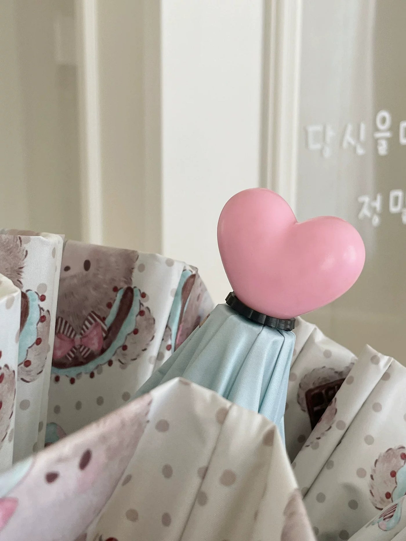 Honey - Thin Chocolate Berry Bear - Parasol with Bear Print and Chocolate-Bar Motifs