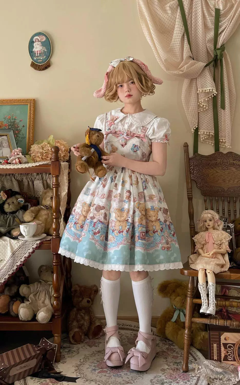 Sweetheart Dream Machine - Toy Anniversary Walnut Museum - White Puff-Sleeve Inner Shirt