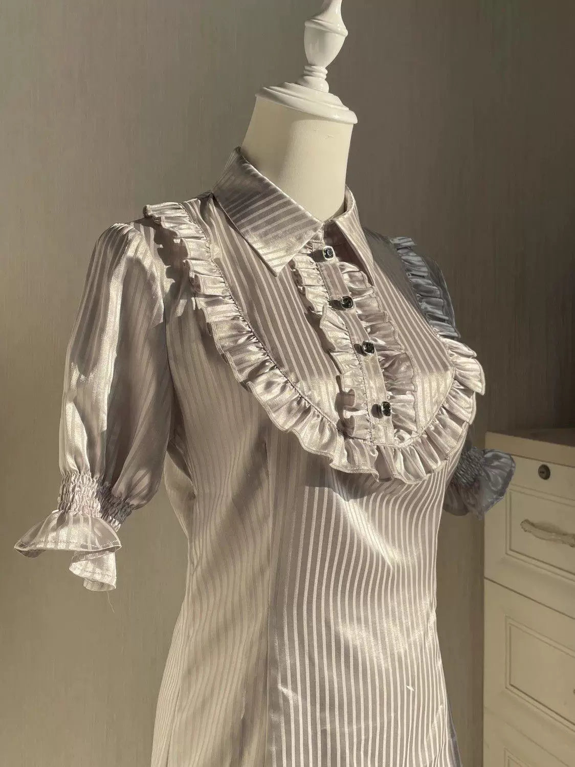 Sweetheart Dream Machine - Ilya - Short-Sleeved Striped Shirt with a Pointed Collar