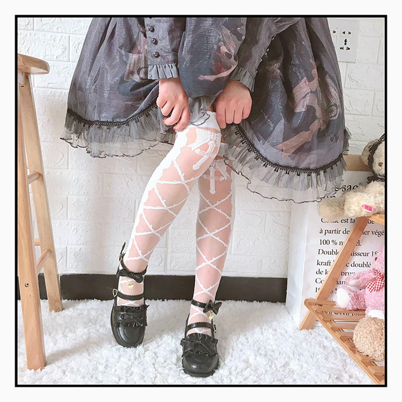 roji roji - Thorns Kiss - White or Black Calf Socks and Pantyhose with Crossed-Thorn Pattern