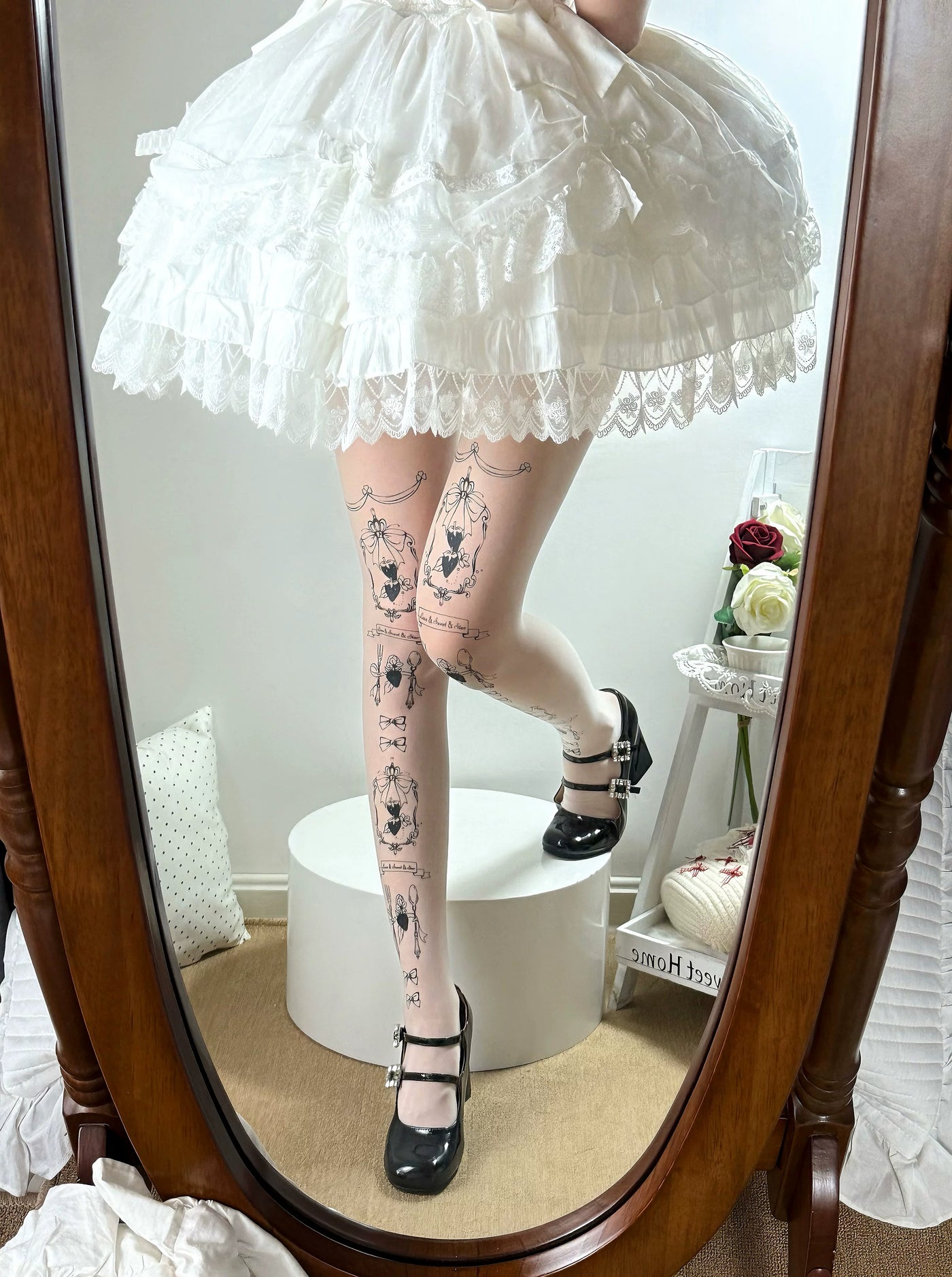 Fantasy Doll - Storybook Frame Print - Printed Tights with Framed Bow Motifs