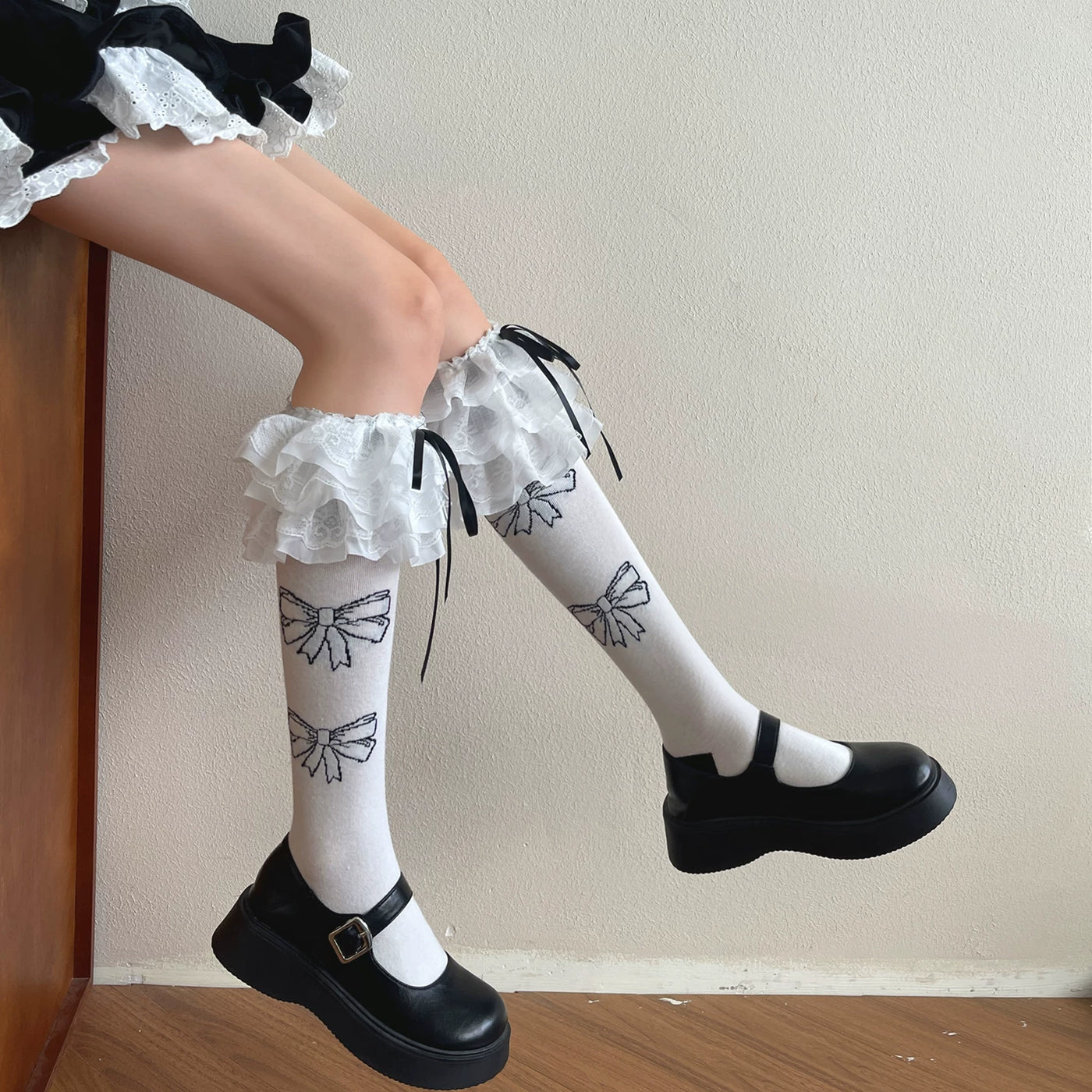 Sock Noble - Tiered lace bow mid-calf socks - Socks