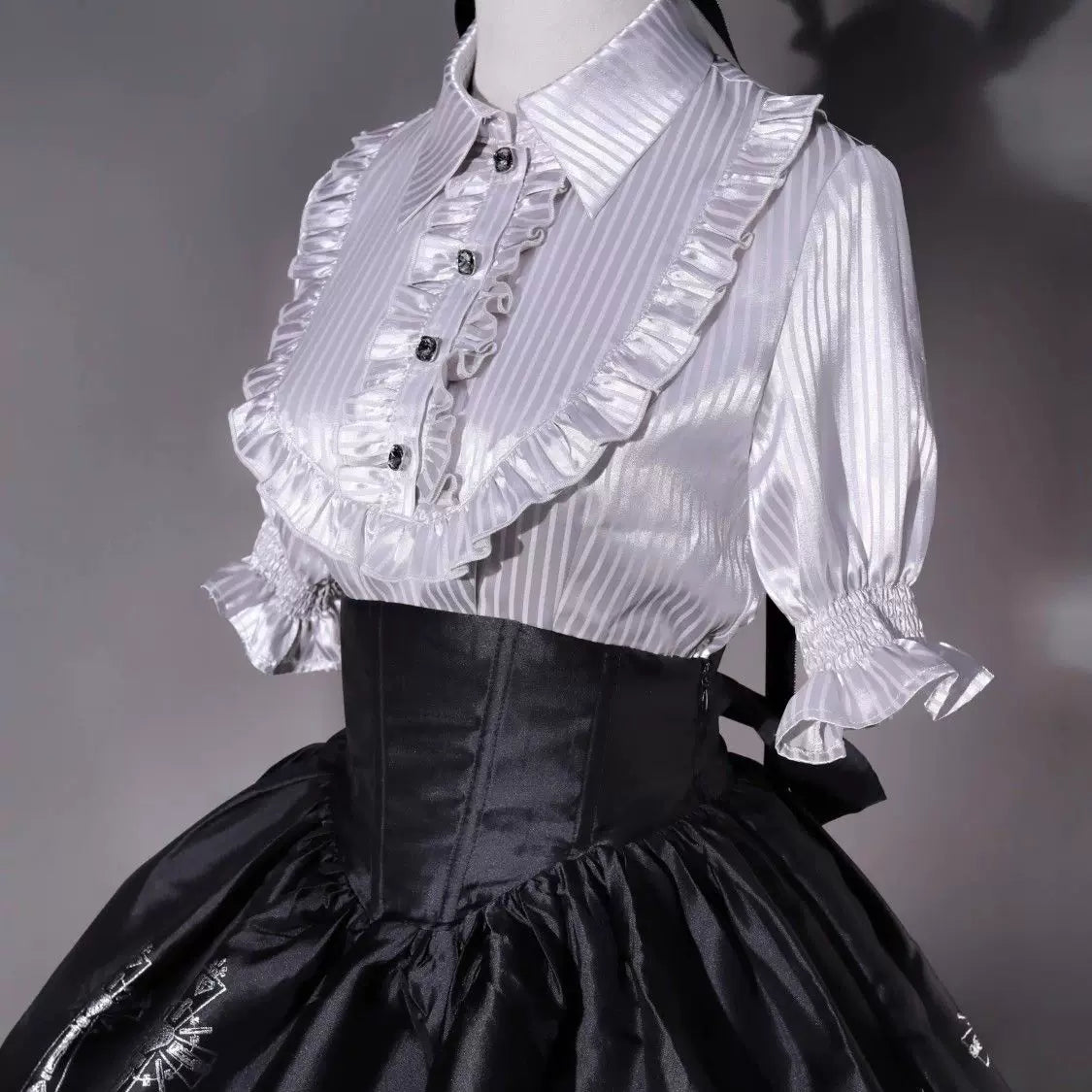 Sweetheart Dream Machine - Ilya - Short-Sleeved Striped Shirt with a Pointed Collar