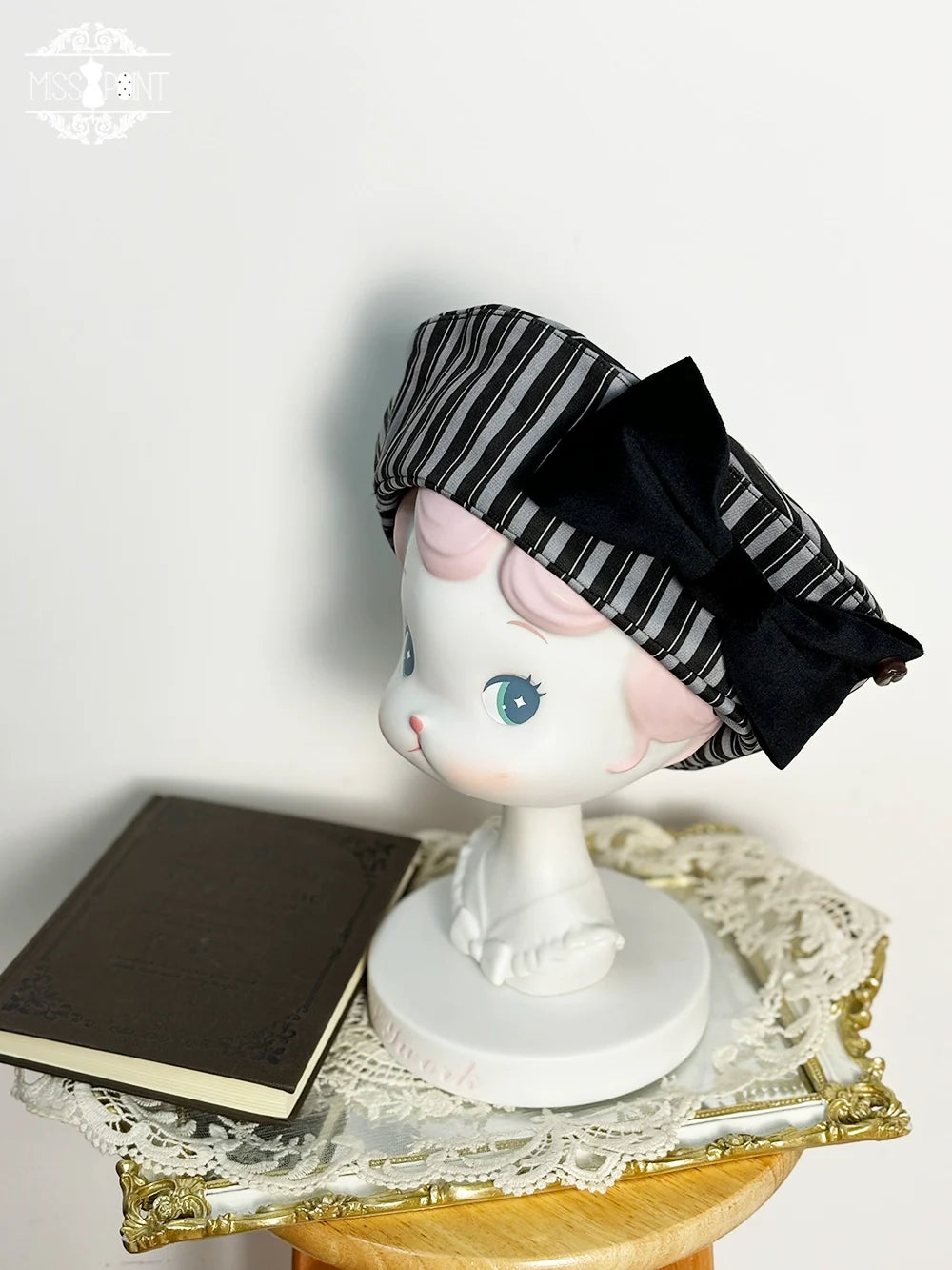 Classical Chocolate - Classic Lolita Accessory Bowler Hat BNT Beret Jabot Beret - Black