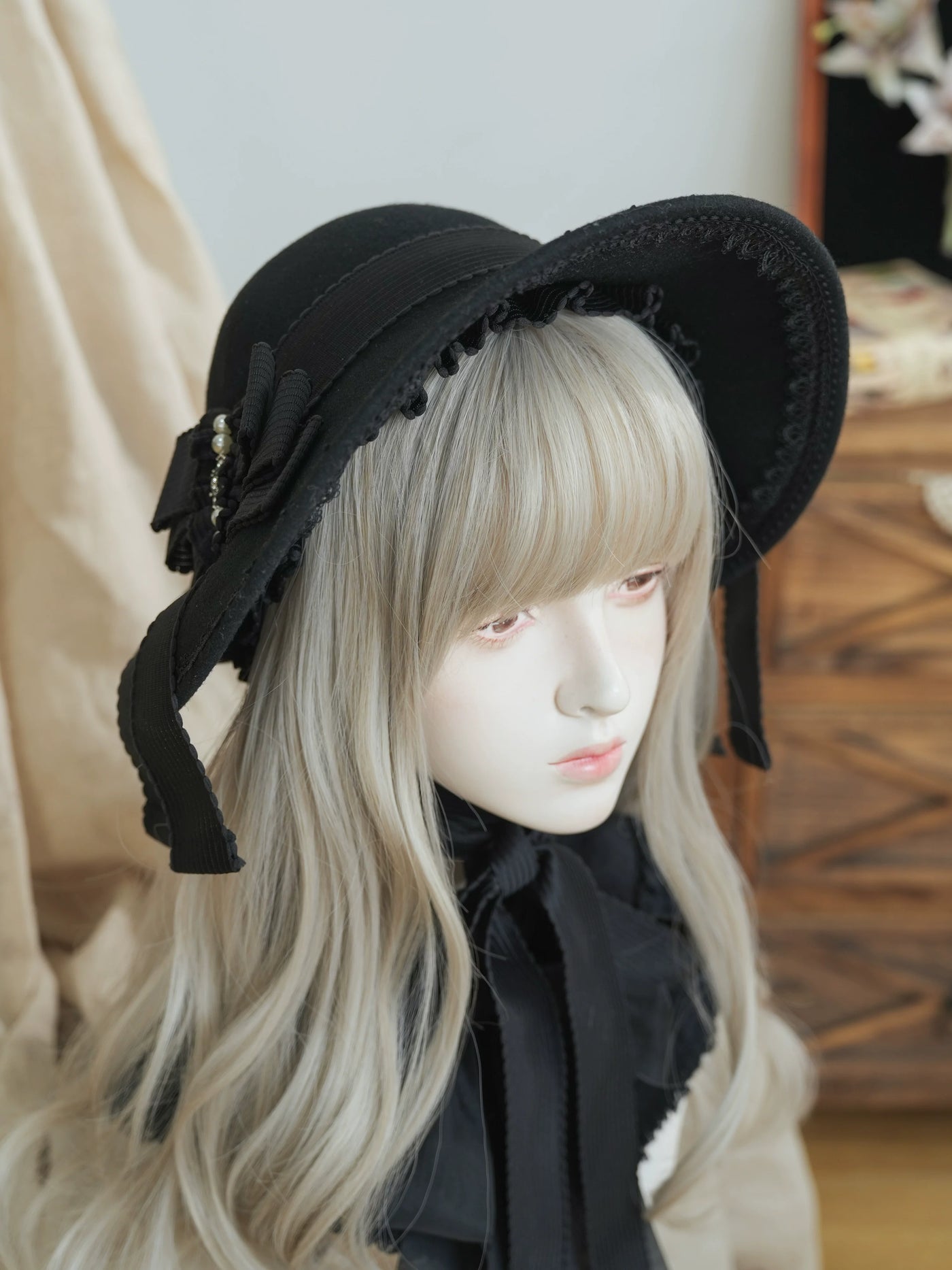 Star Box - Pearl Lady - Broad-Brim Bonnet with a Side Bow