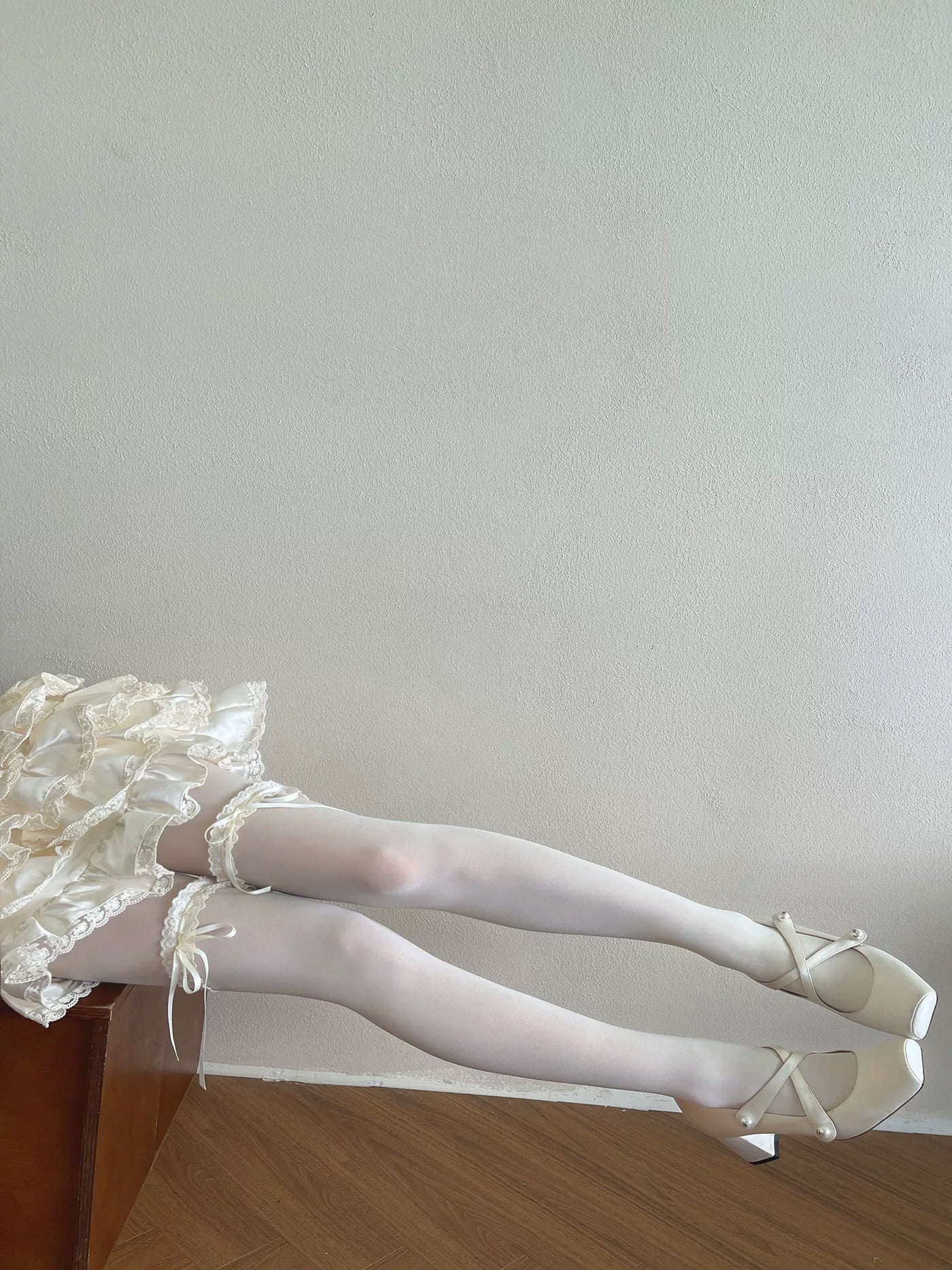 Sock Noble - Cream Lace - Velvet Tights with Lace-Trimmed Bands