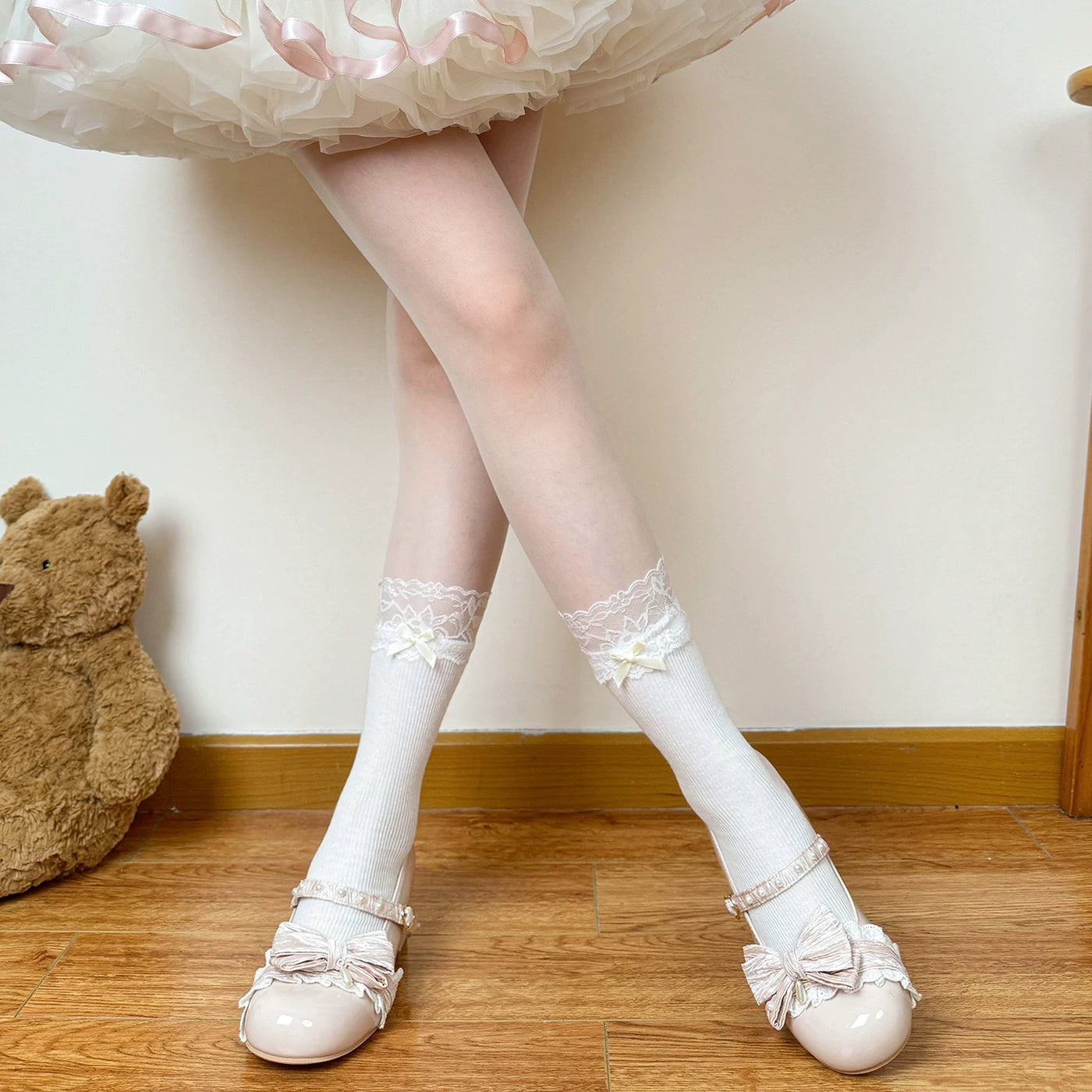 Chubby Bear Tales - Cream Ballet Lace - Bow-Trimmed Lolita Socks