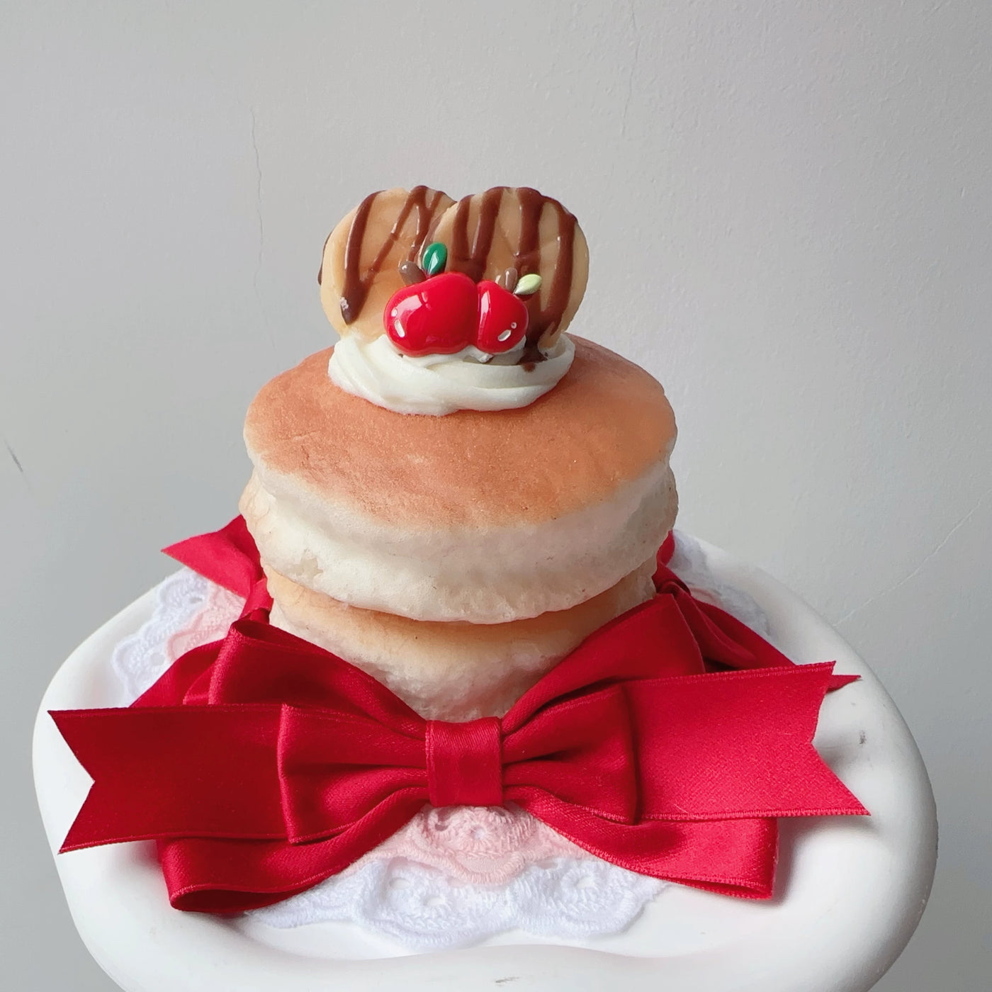 Golden Pikaka - Cream Pancake - Pancake mini hat with cream topping