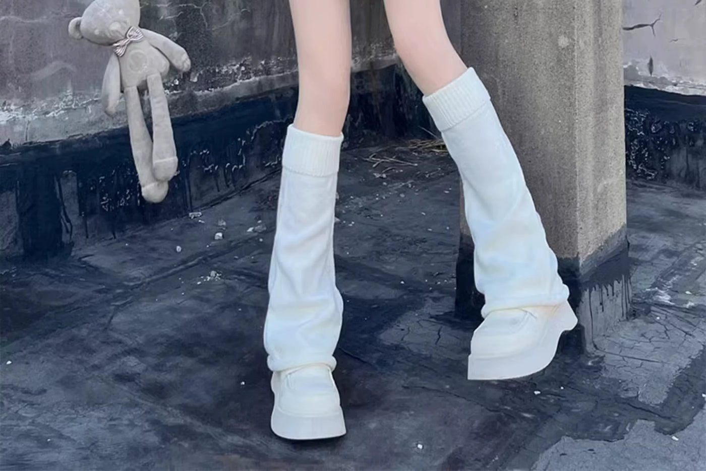 Floral Milk Cat - Y2K Flare - 50 cm Knitted Flared Leg Warmers with Rolled Edges