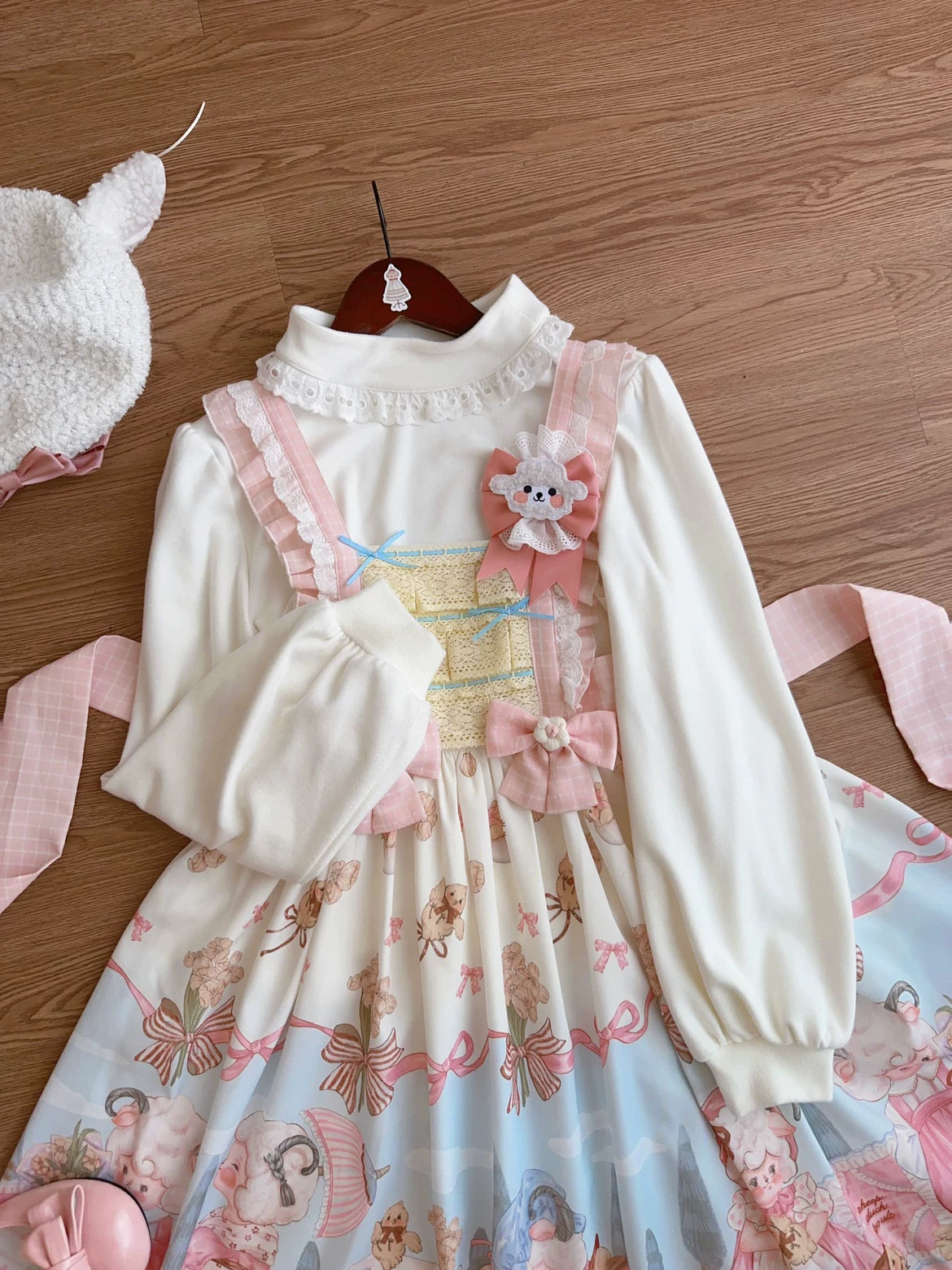 Cat Upon Cat - Lantern Sleeve Layer - Long-sleeve Lolita inner top with a lace collar