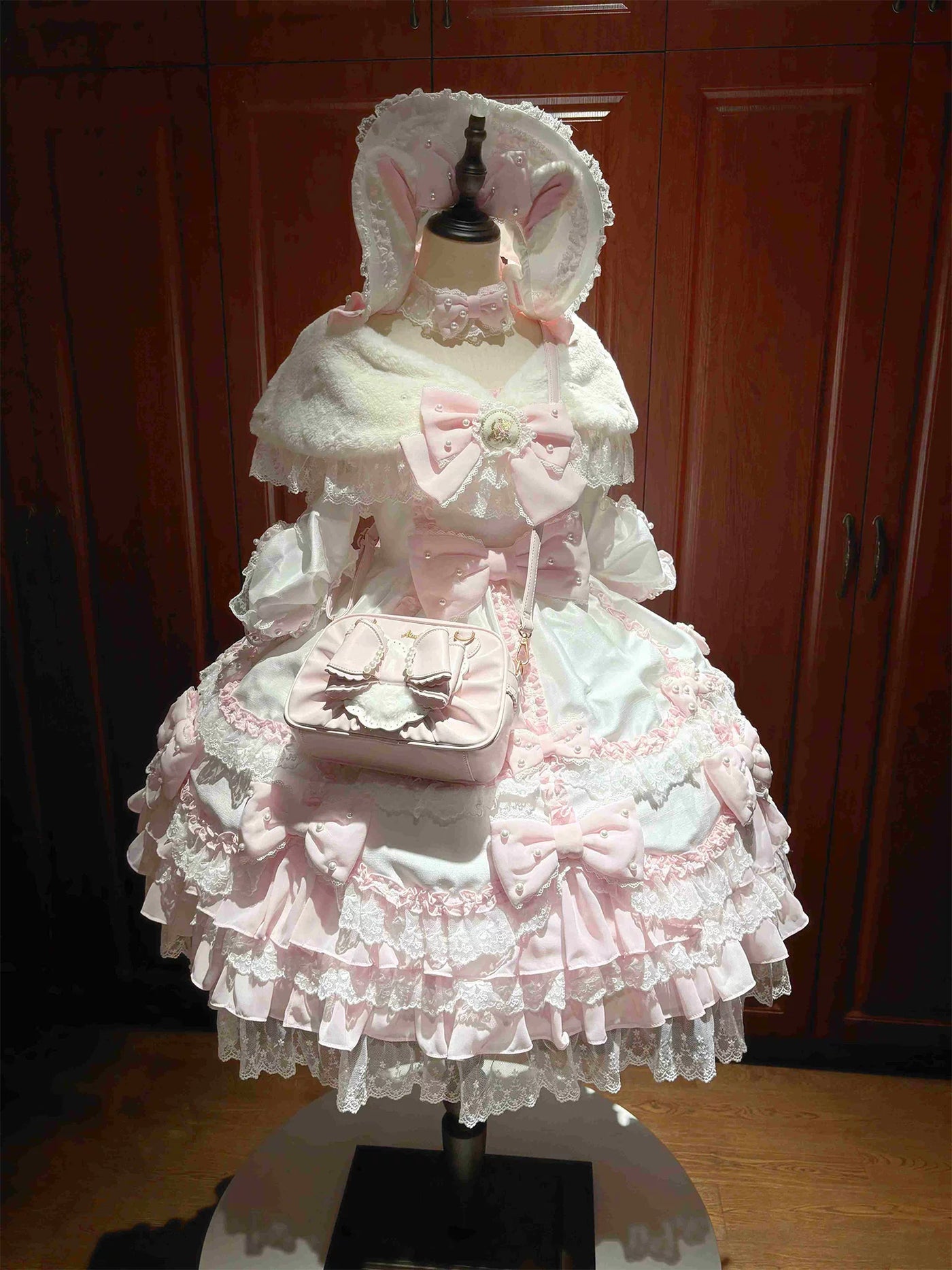 Front view of pink retro sweet lolita square bag