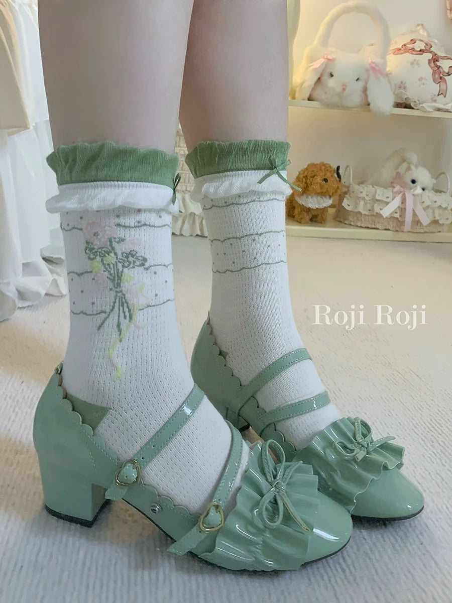 roji roji - Spring Bouquet - Ruffled Ankle Socks with Floral Bouquet Motifs - Green
