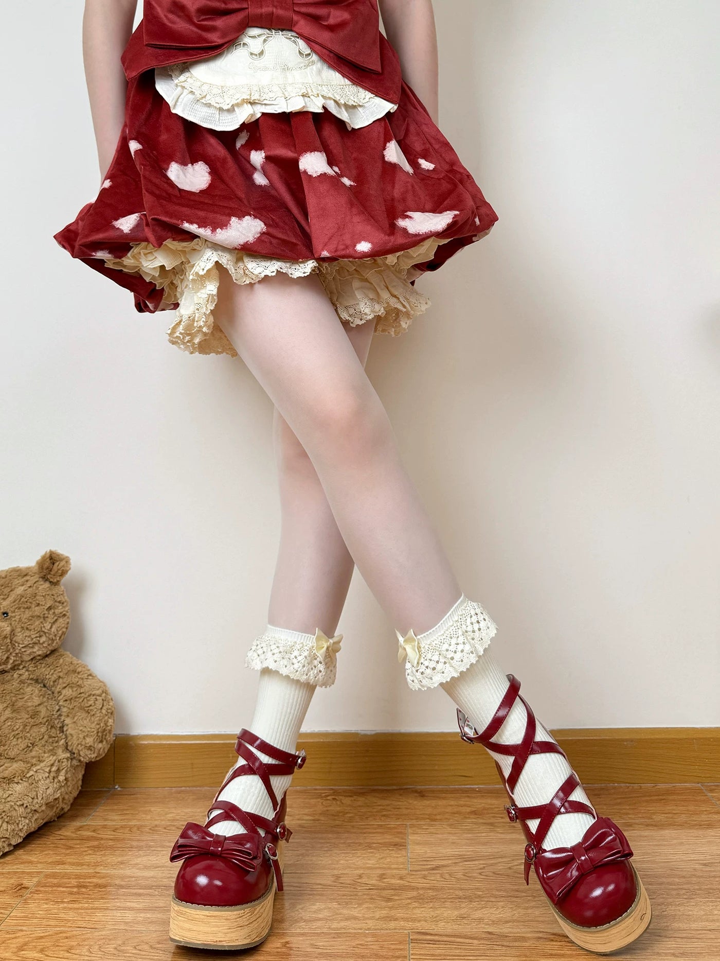 Chubby Bear Tales - Mushroom Doll - Off-white slouch socks with lace bows