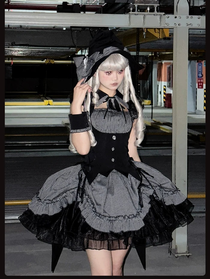 Alice Girl - Lolita Potion - Gothic Lolita Cuffs and Embroidered Badge
