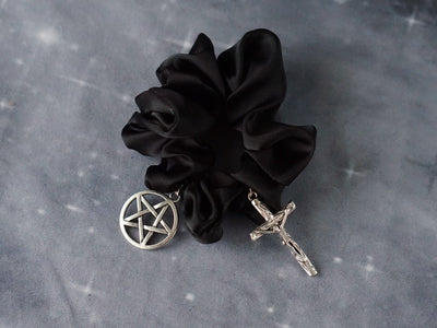 Strange Sugar - Gothic Lolita Black Hardware Skull - Spider Hairband Headwear