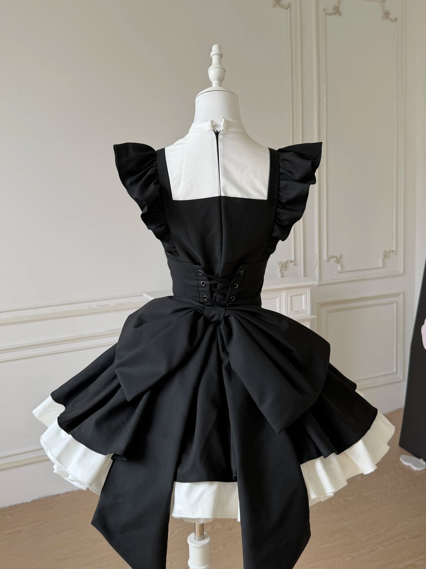 Alice - Saint-Germain - Black-and-White Ruffle-Sleeve One-Piece Dress Set