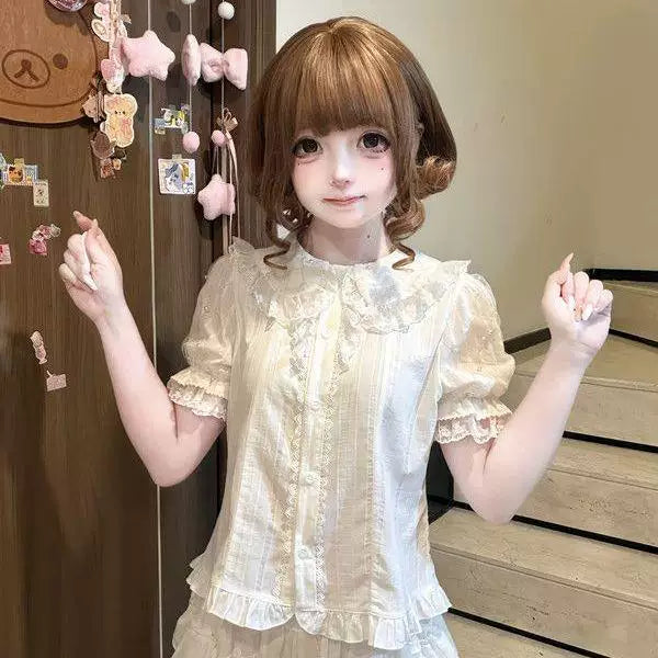 Short-sleeve lace-trimmed inner blouse in white