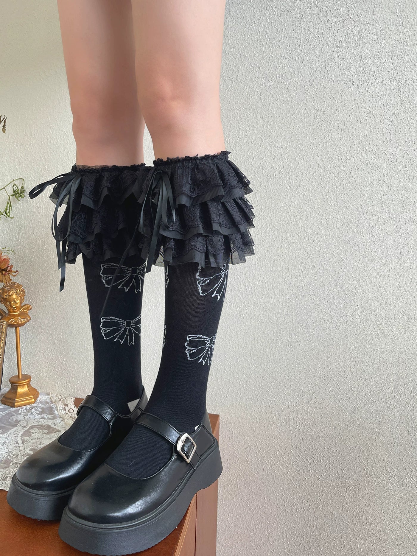 Sock Noble - Tiered lace bow mid-calf socks - Socks