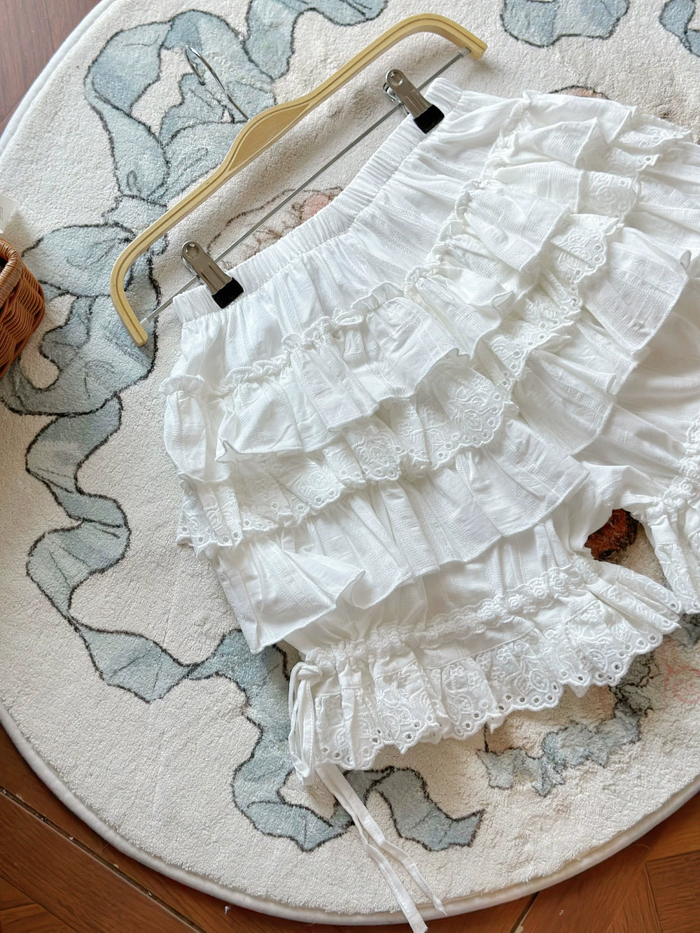 Jelly Girl white and beige layered lace bloomers with bows