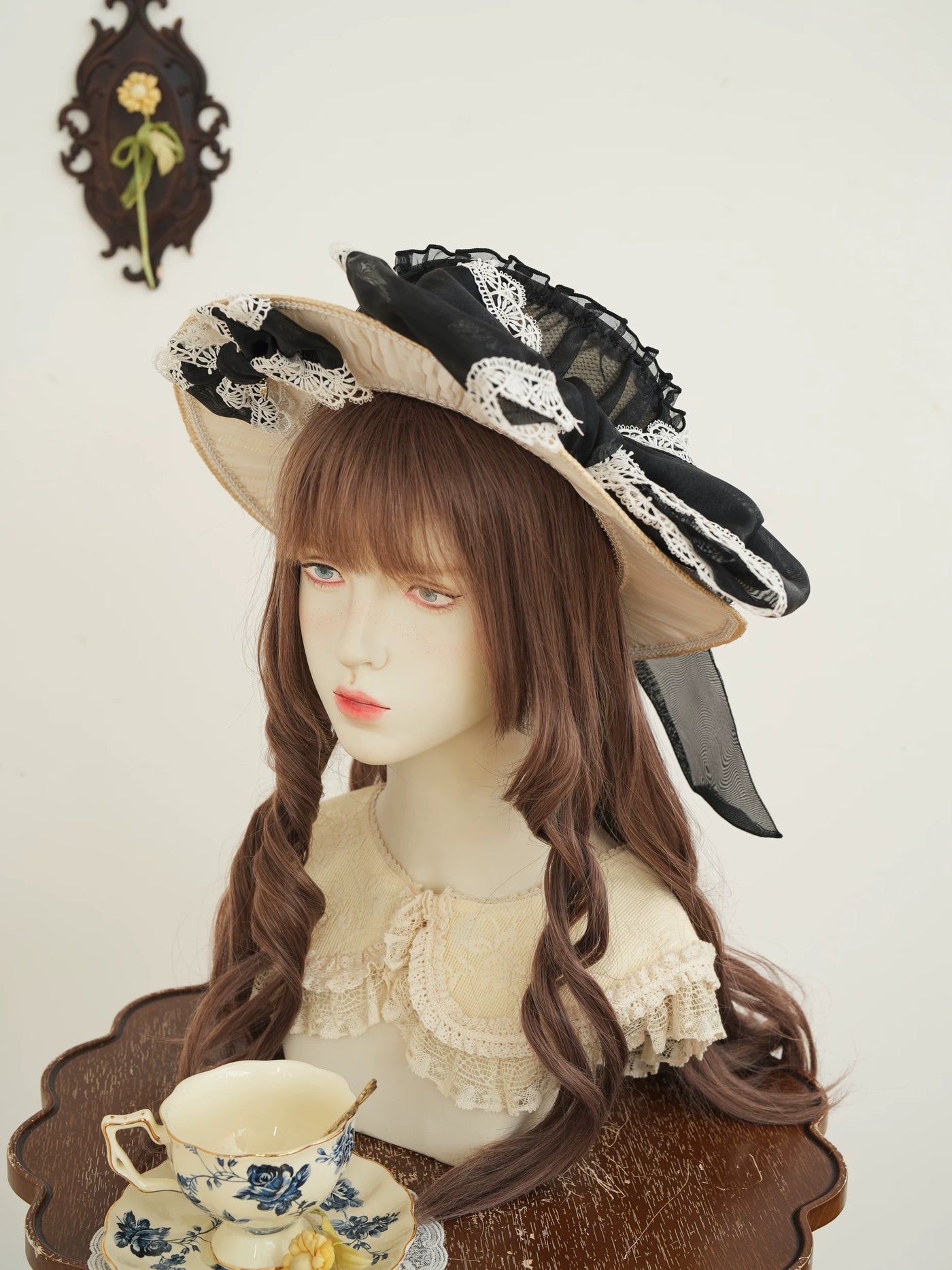 Star Box - Fresh Lace Bow - Natural Straw Hat with Lace Trim