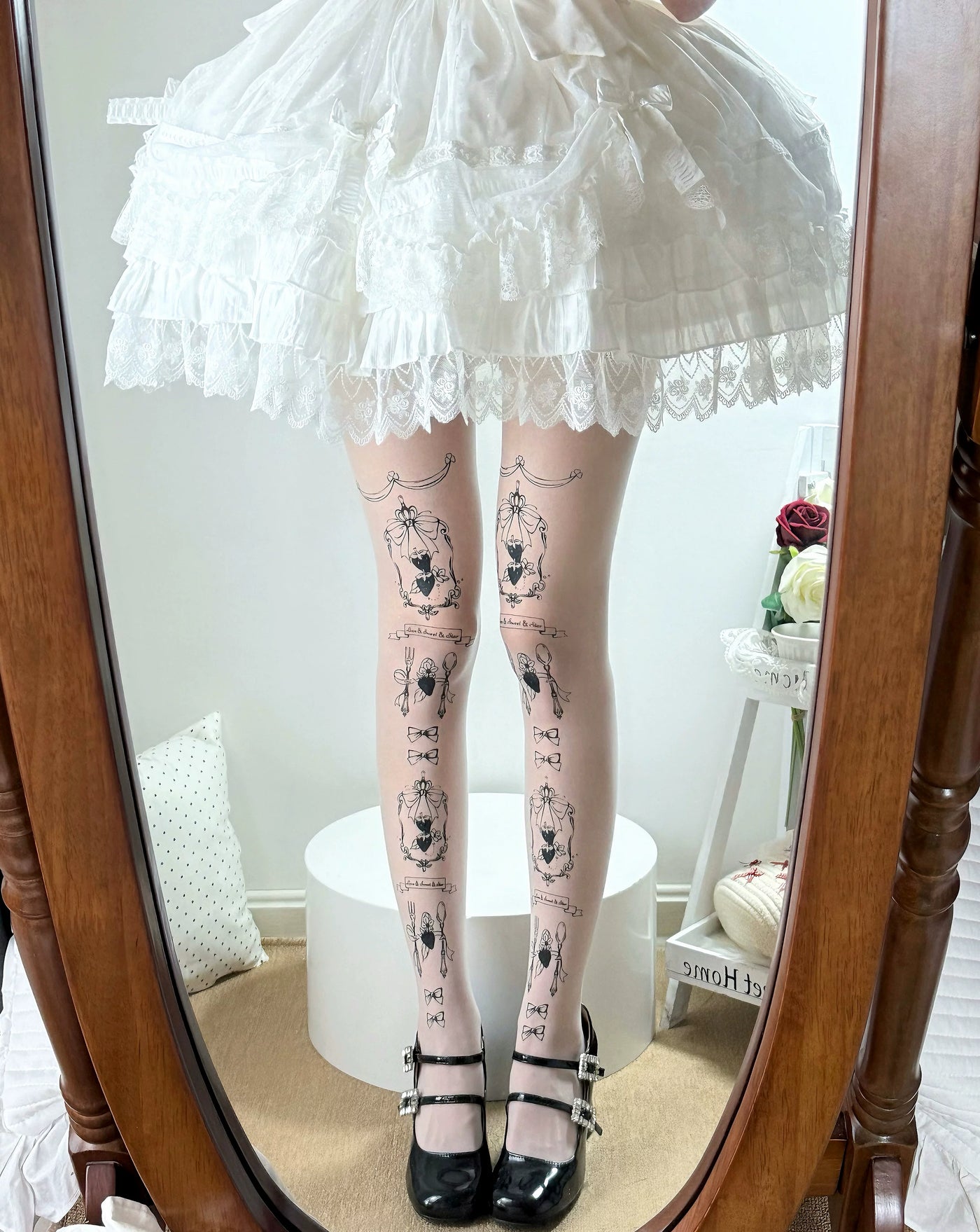 Fantasy Doll - Storybook Frame Print - Printed Tights with Framed Bow Motifs