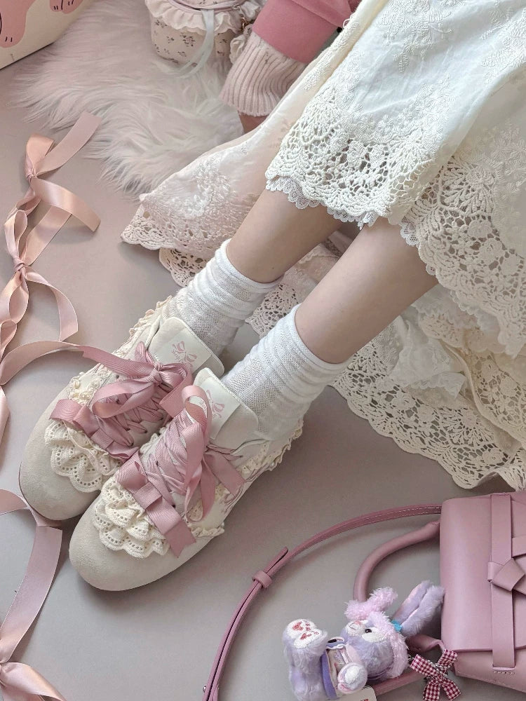 Sheep Puff Sheep Puff Lace Cake Lo-Run Lolita Sneakers featuring lace details and cute sheep puff design for stylish footwear.