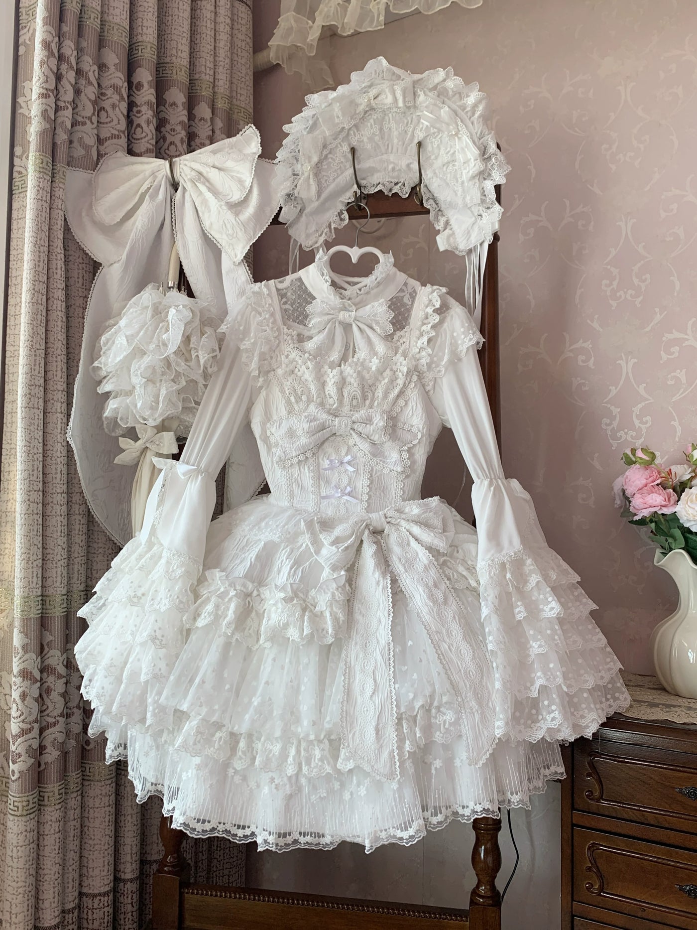 Snow Meow Sweet Princess Lolita floral lace trimmed bonnet, elegant Lolita Fashion accessory with delicate floral lace details.