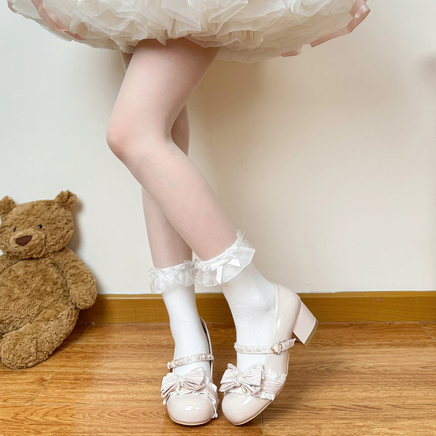 Chubby Bear Tales - Cream Ballet Lace - Bow-Trimmed Lolita Socks